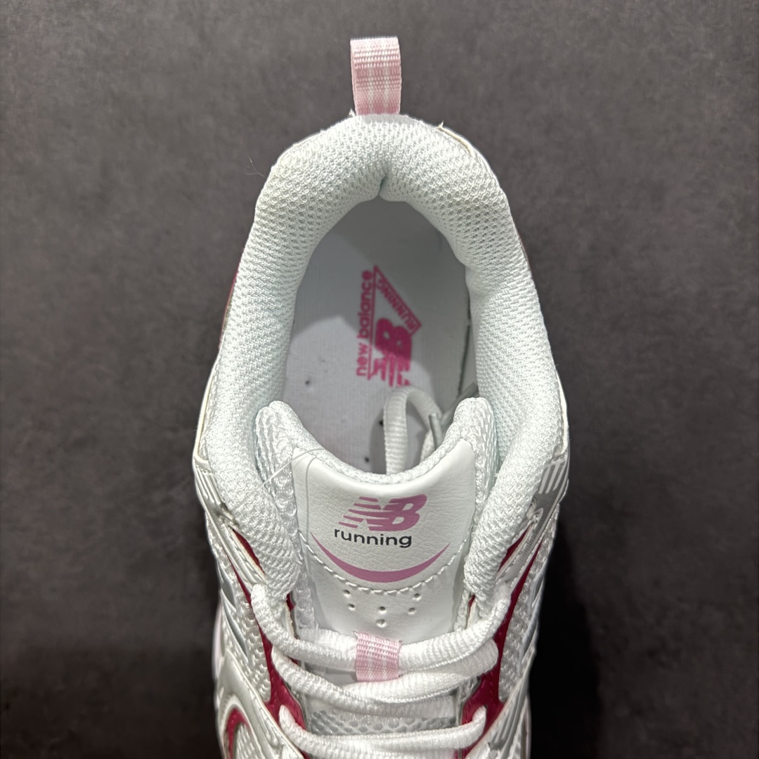 图片[7]-【纯原性价比】New Balance 530 NB530 男女休闲慢跑鞋 PZ530PK 大厂出品 所有配色都是原鞋开发 超正版型 超高清洁度和品质 价格更具性价比 实体代购专用订单 配套商长期套现长期补货 全新货品 正常出厂触屏不到的单价 超级跑量款 全套原楦原纸板原厂数据开发 进口三明治网面 原装进口翻毛皮料正确绒感卡色 正确中底拉帮中底网布细节 采用轻质牛剖革拼接透气网眼衬垫织物鞋面材质 T-Beam大底提供足步弓支撑 保持步态稳定 后跟搭载外露缓震胶 鞋身整体以各种深浅不一的灰色覆盖 鞋头以淡蓝色调装饰 网眼衬垫通过不规律的色块实现做旧的美感 泛黄的鞋底更是进一步增添了复古气息 尺码：36 37 37.5 38 38.5 39.5 40 40.5 41.5 42 42.5 43 44 44.5 45-选品中心
