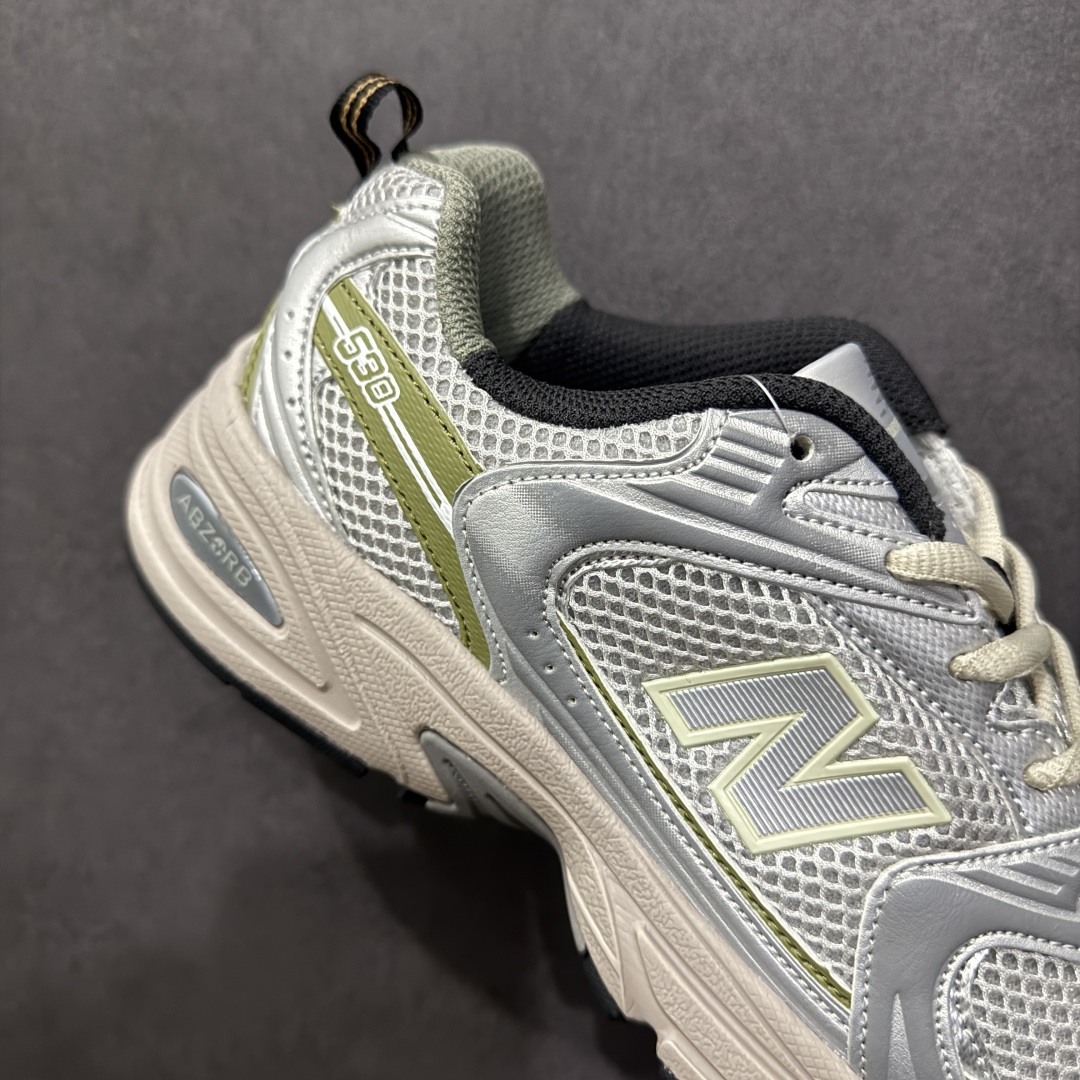 图片[6]-【纯原性价比】New Balance 530 NB530 男女休闲慢跑鞋 MR530KMW 大厂出品 所有配色都是原鞋开发 超正版型 超高清洁度和品质 价格更具性价比 实体代购专用订单 配套商长期套现长期补货 全新货品 正常出厂触屏不到的单价 超级跑量款 全套原楦原纸板原厂数据开发 进口三明治网面 原装进口翻毛皮料正确绒感卡色 正确中底拉帮中底网布细节 采用轻质牛剖革拼接透气网眼衬垫织物鞋面材质 T-Beam大底提供足步弓支撑 保持步态稳定 后跟搭载外露缓震胶 鞋身整体以各种深浅不一的灰色覆盖 鞋头以淡蓝色调装饰 网眼衬垫通过不规律的色块实现做旧的美感 泛黄的鞋底更是进一步增添了复古气息 尺码：36 37 37.5 38 38.5 39.5 40 40.5 41.5 42 42.5 43 44 44.5 45-选品中心
