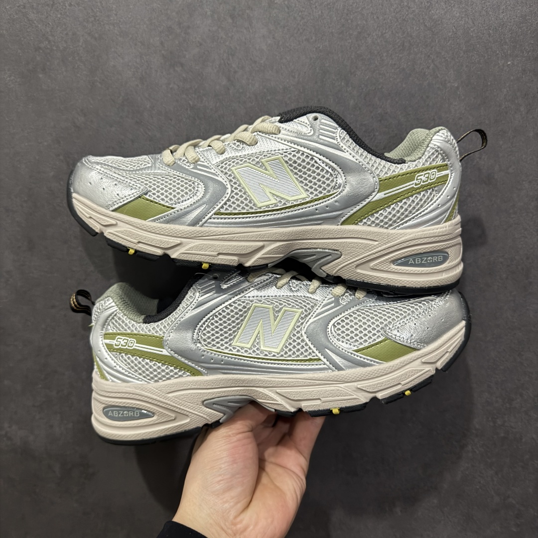 图片[5]-【纯原性价比】New Balance 530 NB530 男女休闲慢跑鞋 MR530FW1 大厂出品 所有配色都是原鞋开发 超正版型 超高清洁度和品质 价格更具性价比 实体代购专用订单 配套商长期套现长期补货 全新货品 正常出厂触屏不到的单价 超级跑量款 全套原楦原纸板原厂数据开发 进口三明治网面 原装进口翻毛皮料正确绒感卡色 正确中底拉帮中底网布细节 采用轻质牛剖革拼接透气网眼衬垫织物鞋面材质 T-Beam大底提供足步弓支撑 保持步态稳定 后跟搭载外露缓震胶 鞋身整体以各种深浅不一的灰色覆盖 鞋头以淡蓝色调装饰 网眼衬垫通过不规律的色块实现做旧的美感 泛黄的鞋底更是进一步增添了复古气息 尺码：36 37 37.5 38 38.5 39.5 40 40.5 41.5 42 42.5 43 44 44.5 45-选品中心