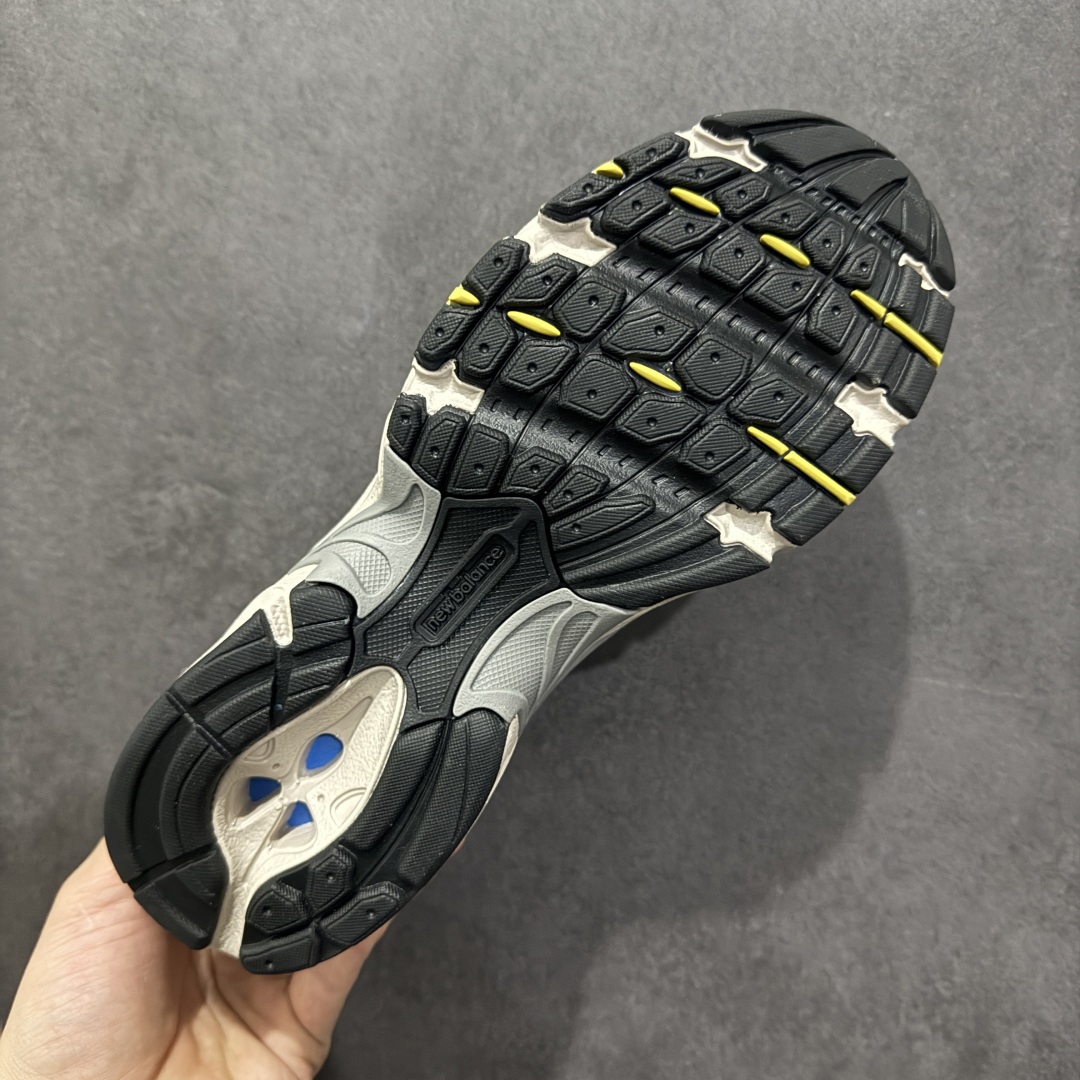 图片[9]-【纯原性价比】New Balance 530 NB530 男女休闲慢跑鞋 MR530KMW 大厂出品 所有配色都是原鞋开发 超正版型 超高清洁度和品质 价格更具性价比 实体代购专用订单 配套商长期套现长期补货 全新货品 正常出厂触屏不到的单价 超级跑量款 全套原楦原纸板原厂数据开发 进口三明治网面 原装进口翻毛皮料正确绒感卡色 正确中底拉帮中底网布细节 采用轻质牛剖革拼接透气网眼衬垫织物鞋面材质 T-Beam大底提供足步弓支撑 保持步态稳定 后跟搭载外露缓震胶 鞋身整体以各种深浅不一的灰色覆盖 鞋头以淡蓝色调装饰 网眼衬垫通过不规律的色块实现做旧的美感 泛黄的鞋底更是进一步增添了复古气息 尺码：36 37 37.5 38 38.5 39.5 40 40.5 41.5 42 42.5 43 44 44.5 45-选品中心