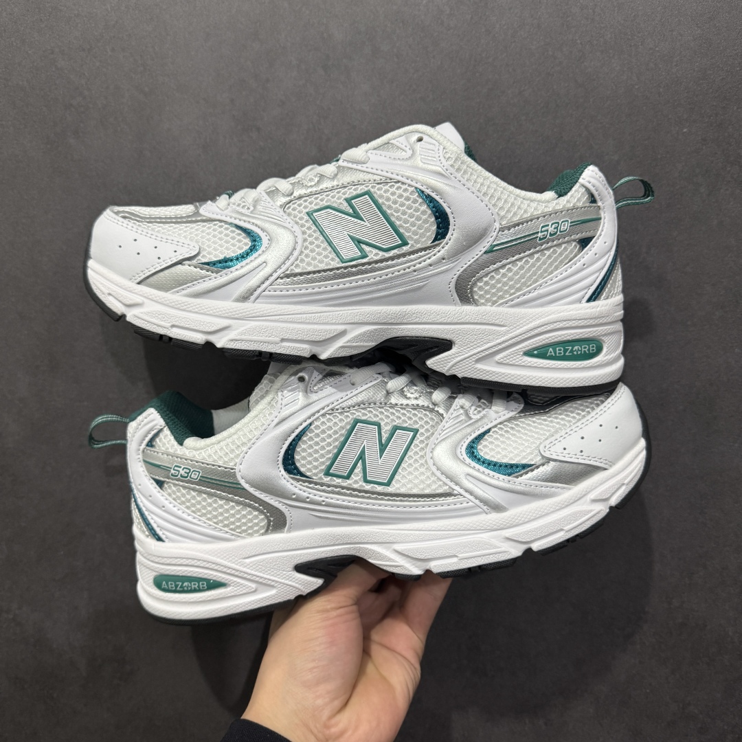 图片[4]-【纯原性价比】New Balance 530 NB530 男女休闲慢跑鞋 MR530FW1 大厂出品 所有配色都是原鞋开发 超正版型 超高清洁度和品质 价格更具性价比 实体代购专用订单 配套商长期套现长期补货 全新货品 正常出厂触屏不到的单价 超级跑量款 全套原楦原纸板原厂数据开发 进口三明治网面 原装进口翻毛皮料正确绒感卡色 正确中底拉帮中底网布细节 采用轻质牛剖革拼接透气网眼衬垫织物鞋面材质 T-Beam大底提供足步弓支撑 保持步态稳定 后跟搭载外露缓震胶 鞋身整体以各种深浅不一的灰色覆盖 鞋头以淡蓝色调装饰 网眼衬垫通过不规律的色块实现做旧的美感 泛黄的鞋底更是进一步增添了复古气息 尺码：36 37 37.5 38 38.5 39.5 40 40.5 41.5 42 42.5 43 44 44.5 45-选品中心
