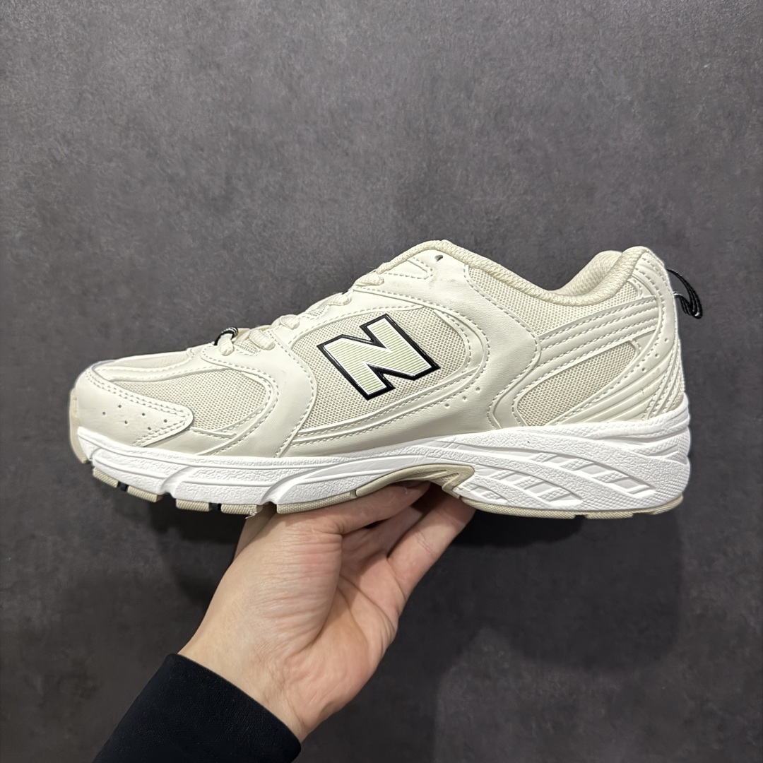 图片[2]-【纯原性价比】New Balance 530 NB530 男女休闲慢跑鞋 MR530SH 大厂出品 所有配色都是原鞋开发 超正版型 超高清洁度和品质 价格更具性价比 实体代购专用订单 配套商长期套现长期补货 全新货品 正常出厂触屏不到的单价 超级跑量款 全套原楦原纸板原厂数据开发 进口三明治网面 原装进口翻毛皮料正确绒感卡色 正确中底拉帮中底网布细节 采用轻质牛剖革拼接透气网眼衬垫织物鞋面材质 T-Beam大底提供足步弓支撑 保持步态稳定 后跟搭载外露缓震胶 鞋身整体以各种深浅不一的灰色覆盖 鞋头以淡蓝色调装饰 网眼衬垫通过不规律的色块实现做旧的美感 泛黄的鞋底更是进一步增添了复古气息 尺码：36 37 37.5 38 38.5 39.5 40 40.5 41.5 42 42.5 43 44 44.5 45-选品中心