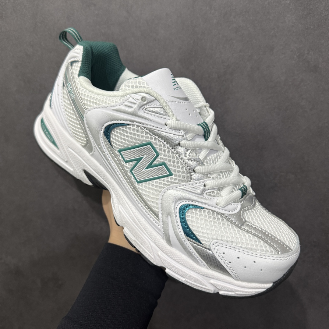 图片[3]-【纯原性价比】New Balance 530 NB530 男女休闲慢跑鞋 MR530AB 大厂出品 所有配色都是原鞋开发 超正版型 超高清洁度和品质 价格更具性价比 实体代购专用订单 配套商长期套现长期补货 全新货品 正常出厂触屏不到的单价 超级跑量款 全套原楦原纸板原厂数据开发 进口三明治网面 原装进口翻毛皮料正确绒感卡色 正确中底拉帮中底网布细节 采用轻质牛剖革拼接透气网眼衬垫织物鞋面材质 T-Beam大底提供足步弓支撑 保持步态稳定 后跟搭载外露缓震胶 鞋身整体以各种深浅不一的灰色覆盖 鞋头以淡蓝色调装饰 网眼衬垫通过不规律的色块实现做旧的美感 泛黄的鞋底更是进一步增添了复古气息 尺码：36 37 37.5 38 38.5 39.5 40 40.5 41.5 42 42.5 43 44 44.5 45-选品中心