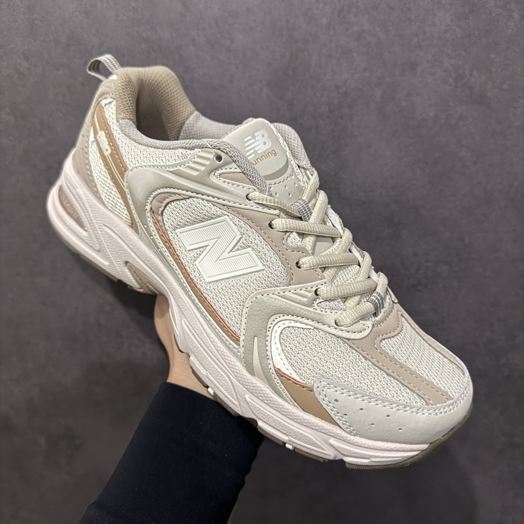 图片[3]-【纯原性价比】New Balance 530 NB530 男女休闲慢跑鞋 MR530KOB 大厂出品 所有配色都是原鞋开发 超正版型 超高清洁度和品质 价格更具性价比 实体代购专用订单 配套商长期套现长期补货 全新货品 正常出厂触屏不到的单价 超级跑量款 全套原楦原纸板原厂数据开发 进口三明治网面 原装进口翻毛皮料正确绒感卡色 正确中底拉帮中底网布细节 采用轻质牛剖革拼接透气网眼衬垫织物鞋面材质 T-Beam大底提供足步弓支撑 保持步态稳定 后跟搭载外露缓震胶 鞋身整体以各种深浅不一的灰色覆盖 鞋头以淡蓝色调装饰 网眼衬垫通过不规律的色块实现做旧的美感 泛黄的鞋底更是进一步增添了复古气息 尺码：36 37 37.5 38 38.5 39.5 40 40.5 41.5 42 42.5 43 44 44.5 45-选品中心