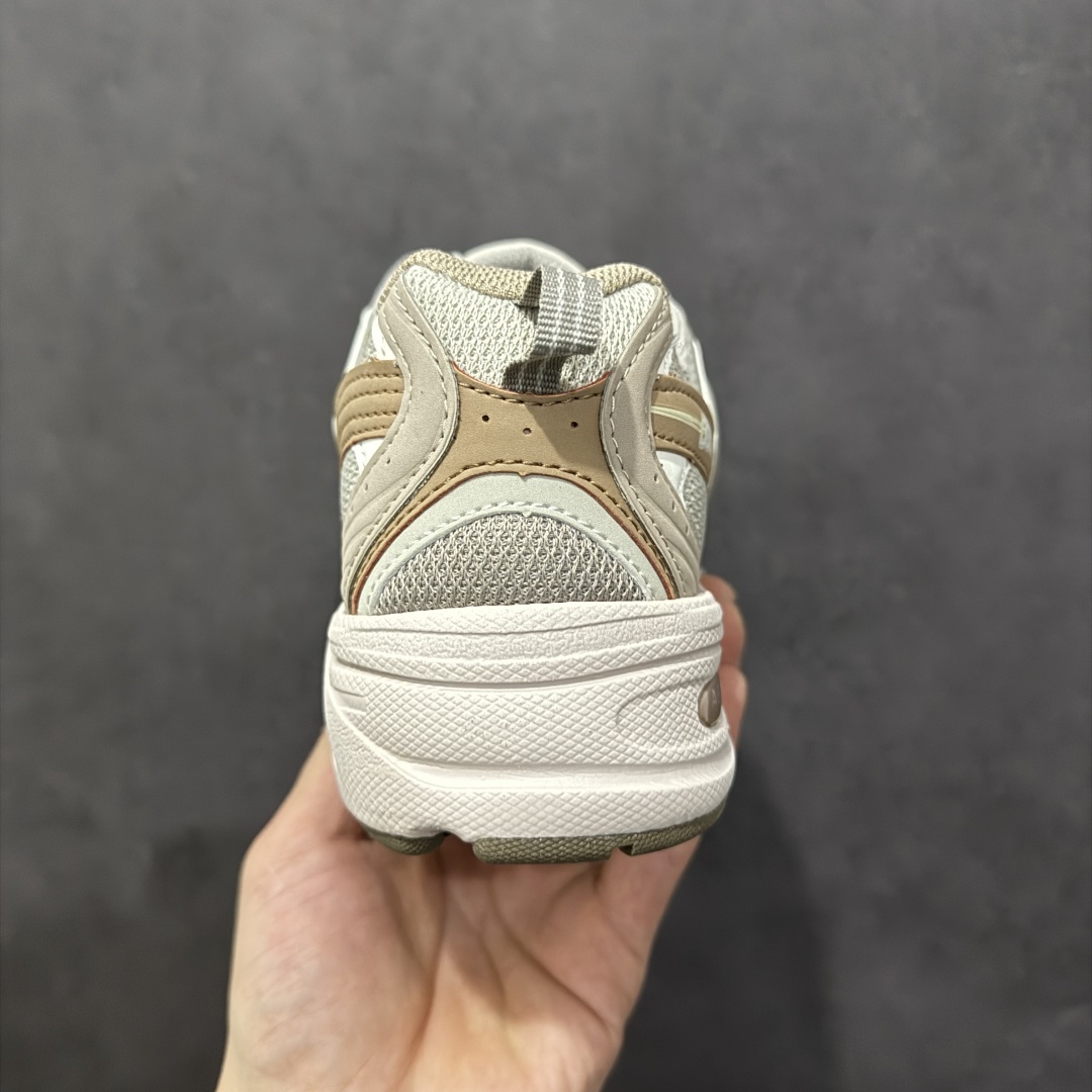 图片[4]-【纯原性价比】New Balance 530 NB530 男女休闲慢跑鞋 MR530KOB 大厂出品 所有配色都是原鞋开发 超正版型 超高清洁度和品质 价格更具性价比 实体代购专用订单 配套商长期套现长期补货 全新货品 正常出厂触屏不到的单价 超级跑量款 全套原楦原纸板原厂数据开发 进口三明治网面 原装进口翻毛皮料正确绒感卡色 正确中底拉帮中底网布细节 采用轻质牛剖革拼接透气网眼衬垫织物鞋面材质 T-Beam大底提供足步弓支撑 保持步态稳定 后跟搭载外露缓震胶 鞋身整体以各种深浅不一的灰色覆盖 鞋头以淡蓝色调装饰 网眼衬垫通过不规律的色块实现做旧的美感 泛黄的鞋底更是进一步增添了复古气息 尺码：36 37 37.5 38 38.5 39.5 40 40.5 41.5 42 42.5 43 44 44.5 45-选品中心