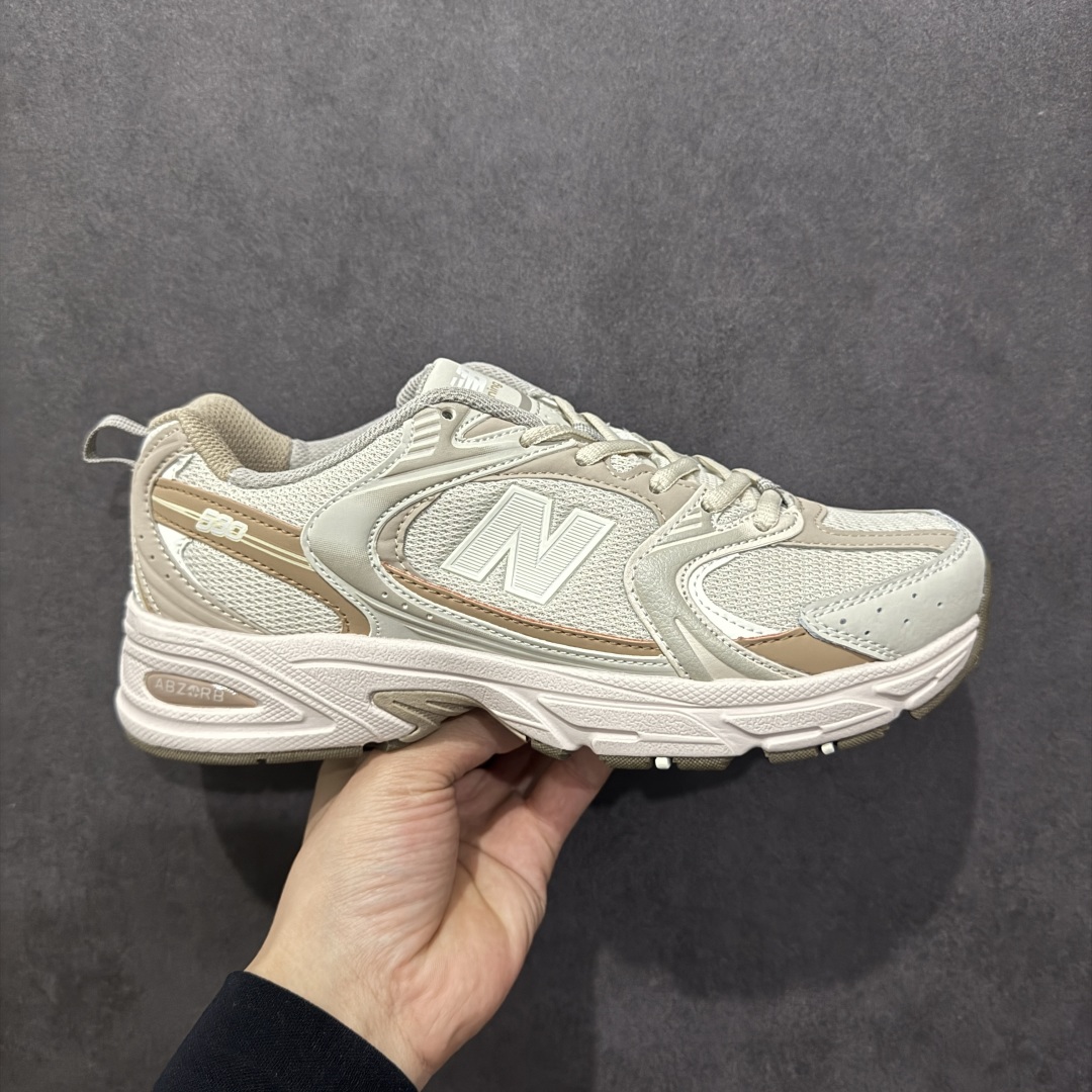 图片[2]-【纯原性价比】New Balance 530 NB530 男女休闲慢跑鞋 MR530FW1 大厂出品 所有配色都是原鞋开发 超正版型 超高清洁度和品质 价格更具性价比 实体代购专用订单 配套商长期套现长期补货 全新货品 正常出厂触屏不到的单价 超级跑量款 全套原楦原纸板原厂数据开发 进口三明治网面 原装进口翻毛皮料正确绒感卡色 正确中底拉帮中底网布细节 采用轻质牛剖革拼接透气网眼衬垫织物鞋面材质 T-Beam大底提供足步弓支撑 保持步态稳定 后跟搭载外露缓震胶 鞋身整体以各种深浅不一的灰色覆盖 鞋头以淡蓝色调装饰 网眼衬垫通过不规律的色块实现做旧的美感 泛黄的鞋底更是进一步增添了复古气息 尺码：36 37 37.5 38 38.5 39.5 40 40.5 41.5 42 42.5 43 44 44.5 45-选品中心