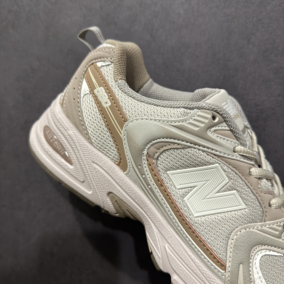 图片[6]-【纯原性价比】New Balance 530 NB530 男女休闲慢跑鞋 MR530KOB 大厂出品 所有配色都是原鞋开发 超正版型 超高清洁度和品质 价格更具性价比 实体代购专用订单 配套商长期套现长期补货 全新货品 正常出厂触屏不到的单价 超级跑量款 全套原楦原纸板原厂数据开发 进口三明治网面 原装进口翻毛皮料正确绒感卡色 正确中底拉帮中底网布细节 采用轻质牛剖革拼接透气网眼衬垫织物鞋面材质 T-Beam大底提供足步弓支撑 保持步态稳定 后跟搭载外露缓震胶 鞋身整体以各种深浅不一的灰色覆盖 鞋头以淡蓝色调装饰 网眼衬垫通过不规律的色块实现做旧的美感 泛黄的鞋底更是进一步增添了复古气息 尺码：36 37 37.5 38 38.5 39.5 40 40.5 41.5 42 42.5 43 44 44.5 45-选品中心