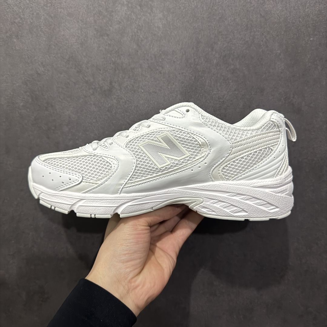 图片[2]-【纯原性价比】New Balance 530 NB530 男女休闲慢跑鞋 MR530FW1 大厂出品 所有配色都是原鞋开发 超正版型 超高清洁度和品质 价格更具性价比 实体代购专用订单 配套商长期套现长期补货 全新货品 正常出厂触屏不到的单价 超级跑量款 全套原楦原纸板原厂数据开发 进口三明治网面 原装进口翻毛皮料正确绒感卡色 正确中底拉帮中底网布细节 采用轻质牛剖革拼接透气网眼衬垫织物鞋面材质 T-Beam大底提供足步弓支撑 保持步态稳定 后跟搭载外露缓震胶 鞋身整体以各种深浅不一的灰色覆盖 鞋头以淡蓝色调装饰 网眼衬垫通过不规律的色块实现做旧的美感 泛黄的鞋底更是进一步增添了复古气息 尺码：36 37 37.5 38 38.5 39.5 40 40.5 41.5 42 42.5 43 44 44.5 45-选品中心