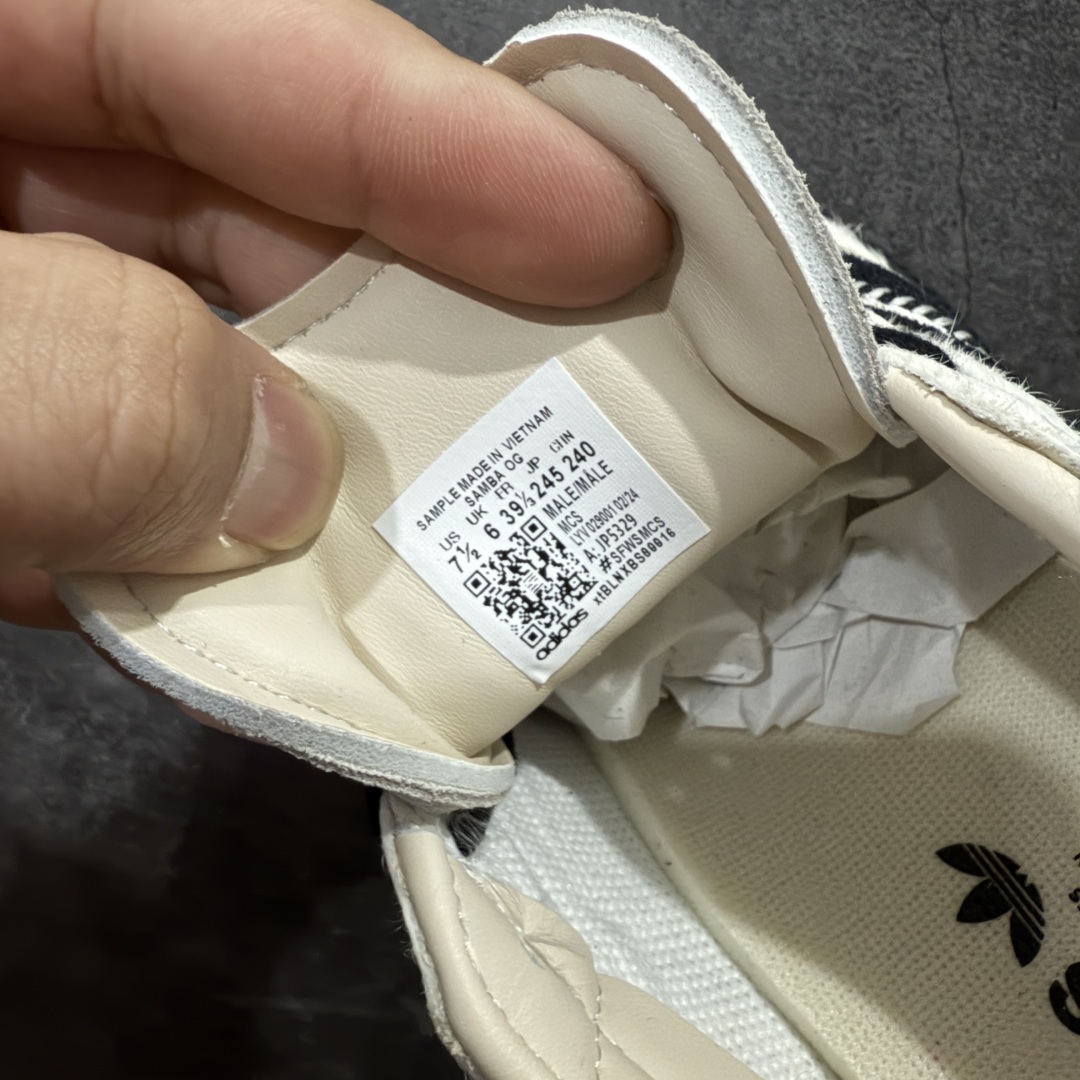图片[6]-【纯原真马毛版】Adidas Originals Samba OG\\\”Wonder White Black Pony\\\”桑巴舞系列绅士德训足球风百搭低帮休闲运动板鞋“棕毛米白黑生胶底” 这款桑巴鞋展示了高质量的工艺 带有装饰的超锁缝制和无缝的手感 柔软、柔软的皮革造型和标志性的3条纹完成了精致的外观 正规合身鞋带 鞋面上有绒面鞋垫 橡胶鞋底 享受正畸套筒软感 自50年代首次亮相以来就一直在赢得粉丝的青睐 货号：JP5329 尺码：35.5 36 36.5 37 38 38.5 39 40 40.5 41 42 42.5 43 44 45-选品中心