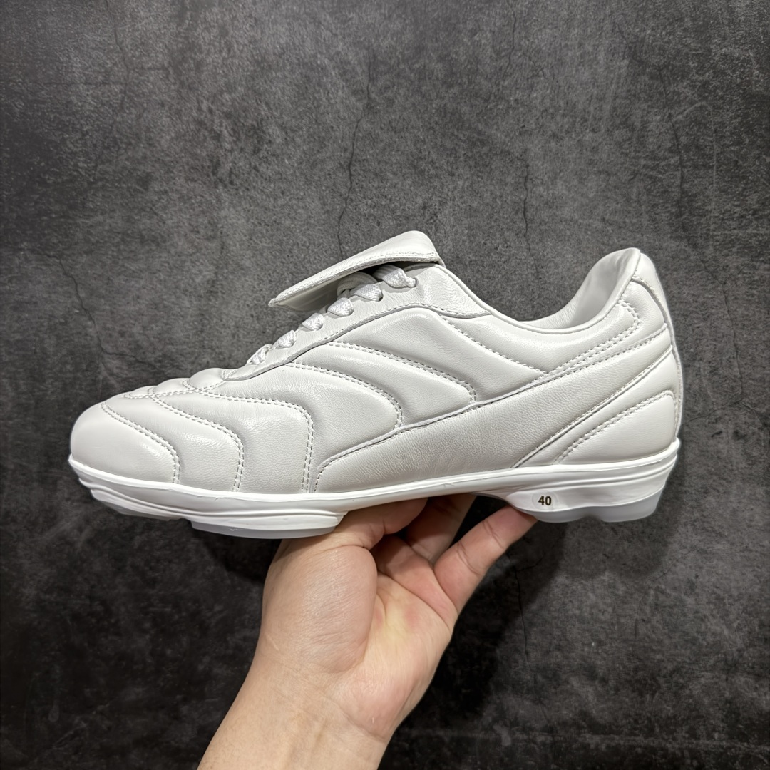 图片[2]-【X1礼盒版】Louis Vuitton 2025 LV Footprint 情侣同款球鞋 市面最新版本 佛山高端品质 第一时间订入zp开发每个拼色的材质都是原版独家定制,与正品一致 做到对版对色大底开模高弹力环保发泡底 模具费都高达几十万 原版头层皮鞋面 压花都是按正品一比一打造开发 不偷半点料 不掺半点假 细节原版一致 可对比 全包套原版包装配件 最新包装大礼盒!! 目前市面一梯队级别 市场太杂请注意混卖版本 可区别材料 版型 质感 包装配件 一切肉眼可见的细节 法国巴黎百年奢侈品牌LV路易威登Louis Vuitton 尺码： 39 40 41 42 43 44 45 46-选品中心