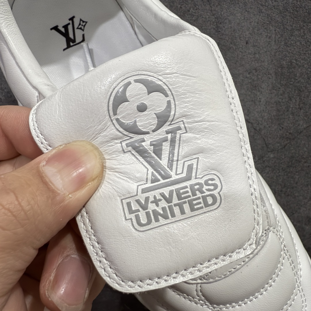 图片[6]-【X1礼盒版】Louis Vuitton 2025 LV Footprint 情侣同款球鞋 市面最新版本 佛山高端品质 第一时间订入zp开发每个拼色的材质都是原版独家定制,与正品一致 做到对版对色大底开模高弹力环保发泡底 模具费都高达几十万 原版头层皮鞋面 压花都是按正品一比一打造开发 不偷半点料 不掺半点假 细节原版一致 可对比 全包套原版包装配件 最新包装大礼盒!! 目前市面一梯队级别 市场太杂请注意混卖版本 可区别材料 版型 质感 包装配件 一切肉眼可见的细节 法国巴黎百年奢侈品牌LV路易威登Louis Vuitton 尺码： 39 40 41 42 43 44 45 46-选品中心