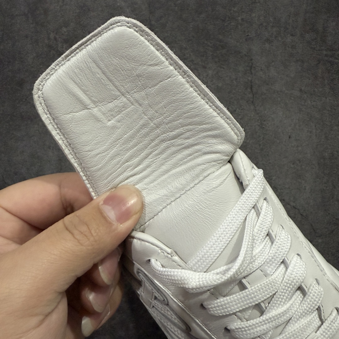 图片[7]-【X1礼盒版】Louis Vuitton 2025 LV Footprint 情侣同款球鞋 市面最新版本 佛山高端品质 第一时间订入zp开发每个拼色的材质都是原版独家定制,与正品一致 做到对版对色大底开模高弹力环保发泡底 模具费都高达几十万 原版头层皮鞋面 压花都是按正品一比一打造开发 不偷半点料 不掺半点假 细节原版一致 可对比 全包套原版包装配件 最新包装大礼盒!! 目前市面一梯队级别 市场太杂请注意混卖版本 可区别材料 版型 质感 包装配件 一切肉眼可见的细节 法国巴黎百年奢侈品牌LV路易威登Louis Vuitton 尺码： 39 40 41 42 43 44 45 46-选品中心