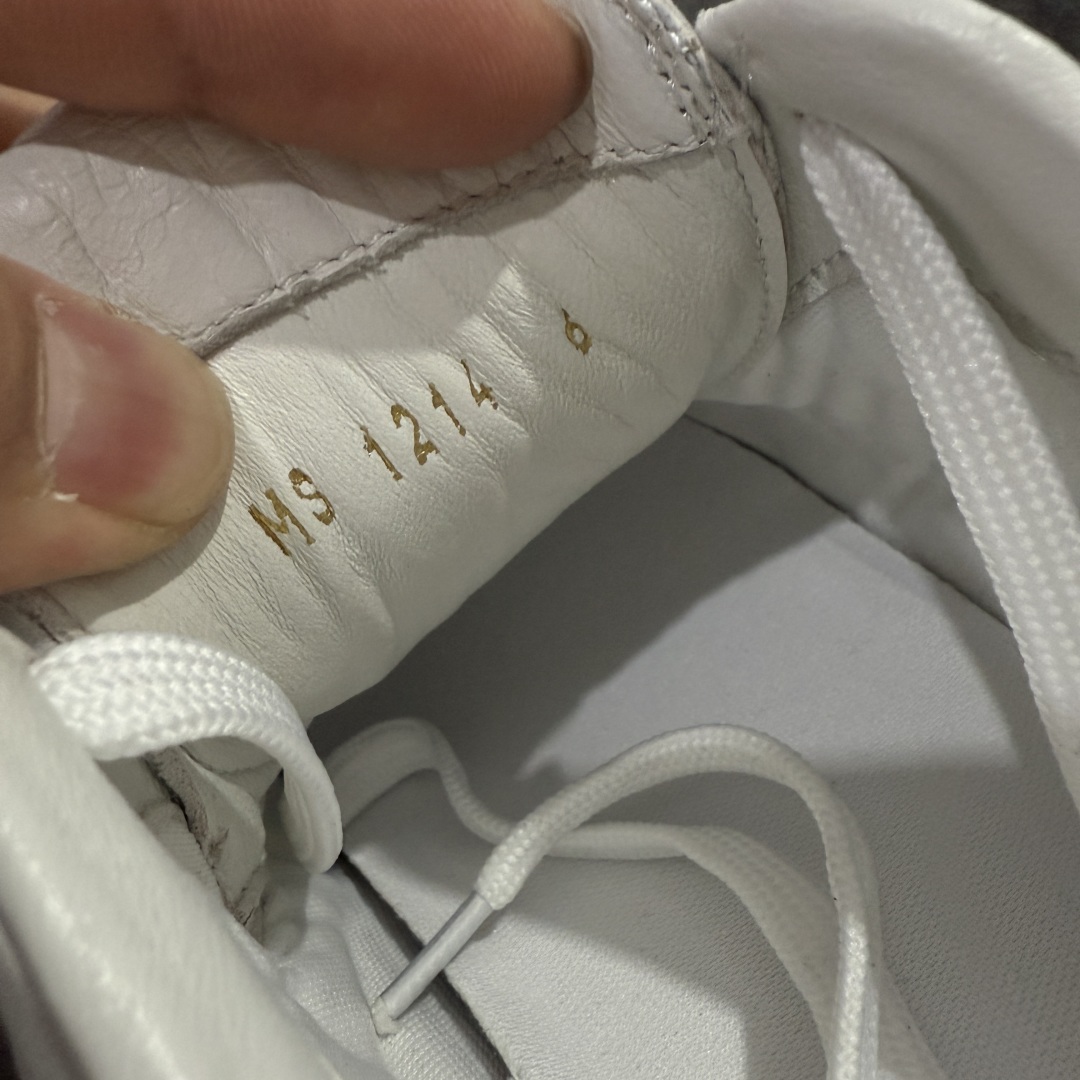 图片[8]-【X1礼盒版】Louis Vuitton 2025 LV Footprint 情侣同款球鞋 市面最新版本 佛山高端品质 第一时间订入zp开发每个拼色的材质都是原版独家定制,与正品一致 做到对版对色大底开模高弹力环保发泡底 模具费都高达几十万 原版头层皮鞋面 压花都是按正品一比一打造开发 不偷半点料 不掺半点假 细节原版一致 可对比 全包套原版包装配件 最新包装大礼盒!! 目前市面一梯队级别 市场太杂请注意混卖版本 可区别材料 版型 质感 包装配件 一切肉眼可见的细节 法国巴黎百年奢侈品牌LV路易威登Louis Vuitton 尺码： 39 40 41 42 43 44 45 46-选品中心