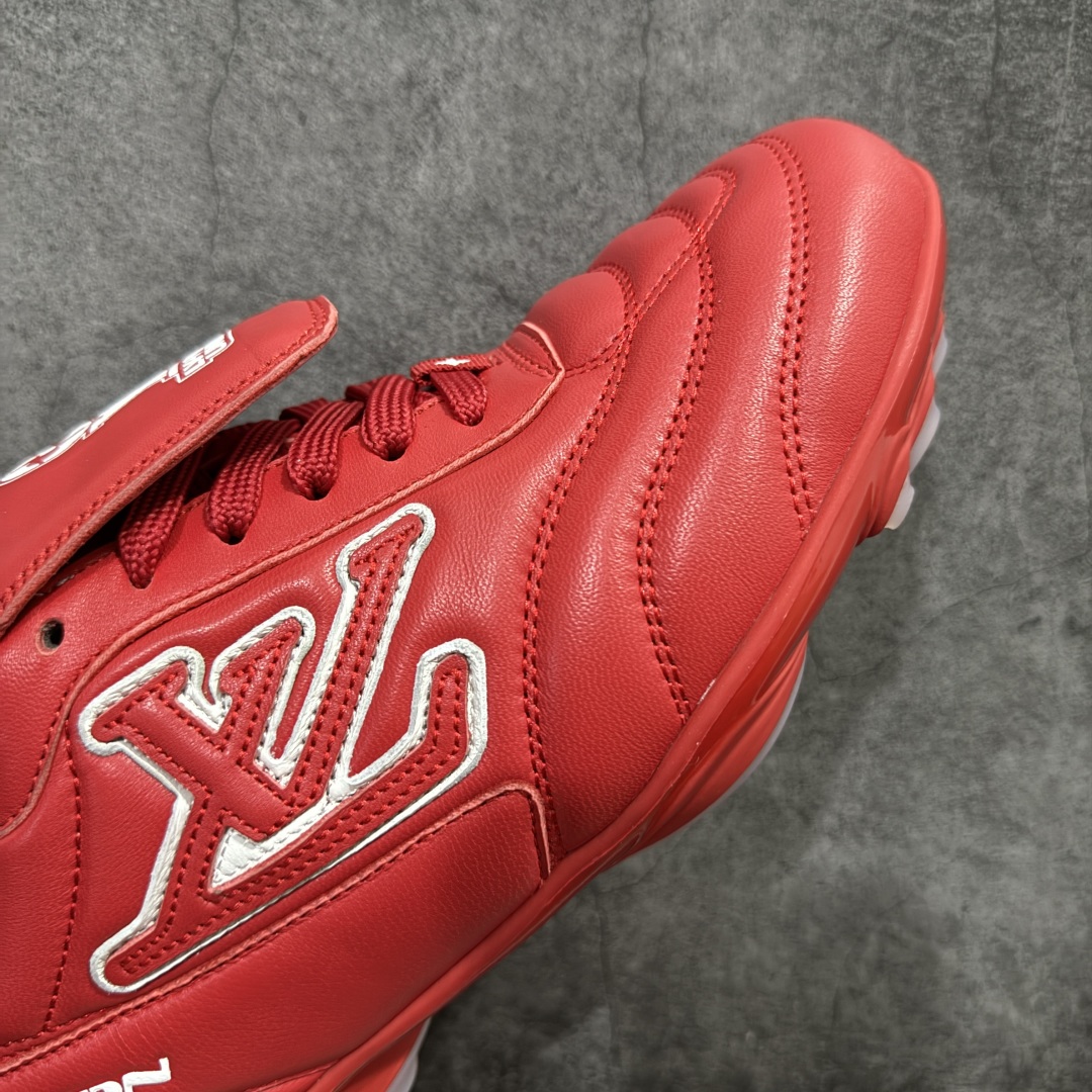 图片[6]-【X1礼盒版】Louis Vuitton 2025 LV Footprint 情侣同款球鞋 市面最新版本 佛山高端品质 第一时间订入zp开发每个拼色的材质都是原版独家定制,与正品一致 做到对版对色大底开模高弹力环保发泡底 模具费都高达几十万 原版头层皮鞋面 压花都是按正品一比一打造开发 不偷半点料 不掺半点假 细节原版一致 可对比 全包套原版包装配件 最新包装大礼盒!! 目前市面一梯队级别 市场太杂请注意混卖版本 可区别材料 版型 质感 包装配件 一切肉眼可见的细节 法国巴黎百年奢侈品牌LV路易威登Louis Vuitton 尺码： 39 40 41 42 43 44 45 46-选品中心