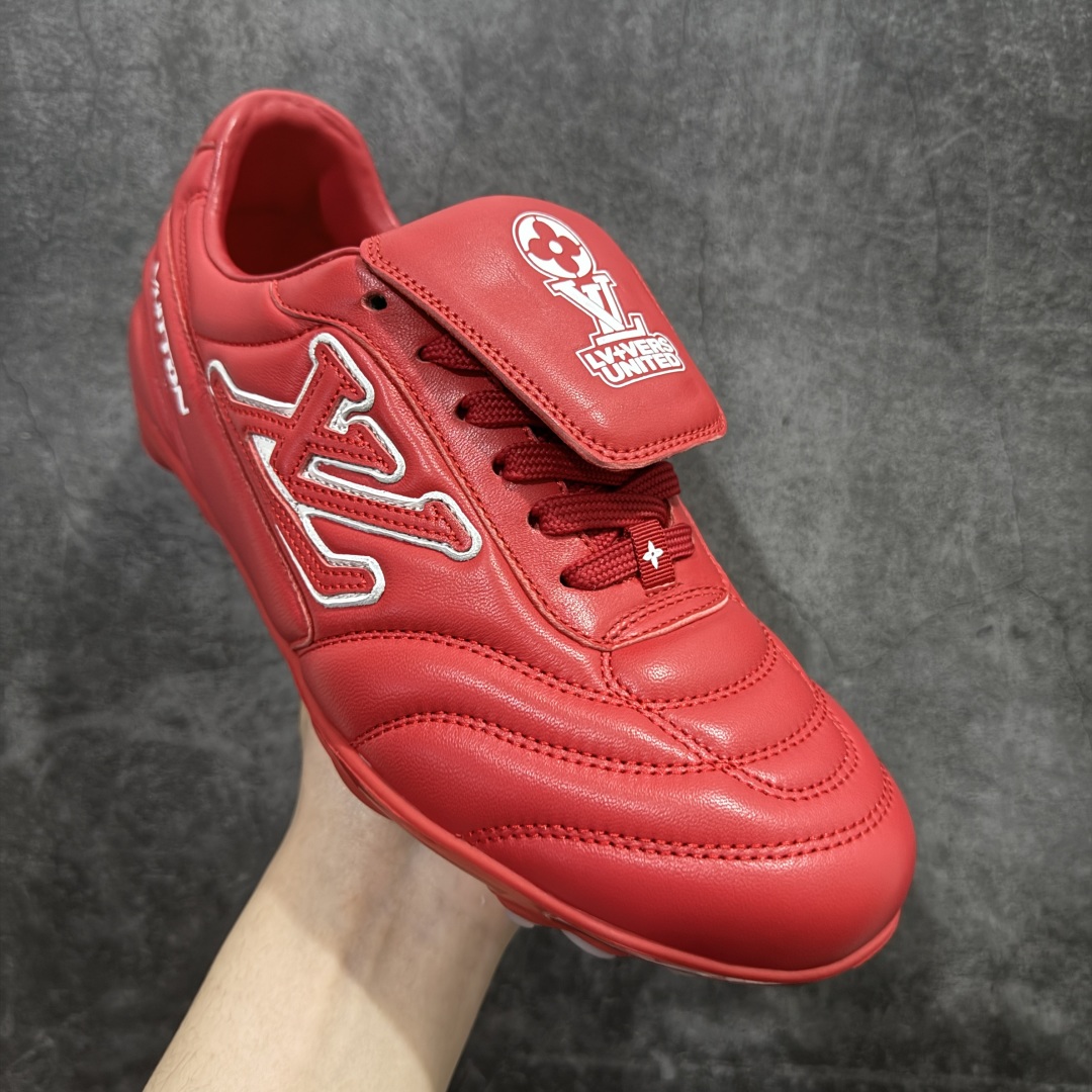 图片[3]-【X1礼盒版】Louis Vuitton 2025 LV Footprint 情侣同款球鞋 市面最新版本 佛山高端品质 第一时间订入zp开发每个拼色的材质都是原版独家定制,与正品一致 做到对版对色大底开模高弹力环保发泡底 模具费都高达几十万 原版头层皮鞋面 压花都是按正品一比一打造开发 不偷半点料 不掺半点假 细节原版一致 可对比 全包套原版包装配件 最新包装大礼盒!! 目前市面一梯队级别 市场太杂请注意混卖版本 可区别材料 版型 质感 包装配件 一切肉眼可见的细节 法国巴黎百年奢侈品牌LV路易威登Louis Vuitton 尺码： 39 40 41 42 43 44 45 46-选品中心