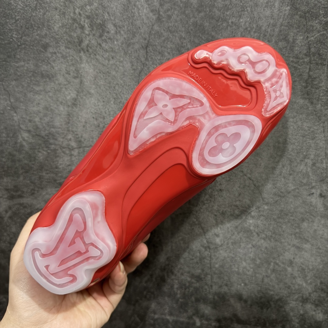 图片[9]-【X1礼盒版】Louis Vuitton 2025 LV Footprint 情侣同款球鞋 市面最新版本 佛山高端品质 第一时间订入zp开发每个拼色的材质都是原版独家定制,与正品一致 做到对版对色大底开模高弹力环保发泡底 模具费都高达几十万 原版头层皮鞋面 压花都是按正品一比一打造开发 不偷半点料 不掺半点假 细节原版一致 可对比 全包套原版包装配件 最新包装大礼盒!! 目前市面一梯队级别 市场太杂请注意混卖版本 可区别材料 版型 质感 包装配件 一切肉眼可见的细节 法国巴黎百年奢侈品牌LV路易威登Louis Vuitton 尺码： 39 40 41 42 43 44 45 46-选品中心