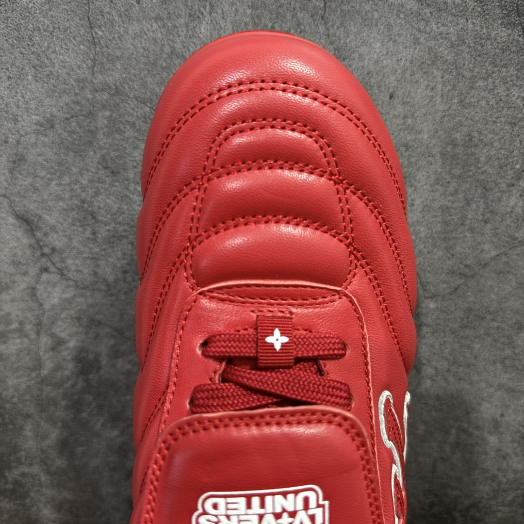 图片[5]-【X1礼盒版】Louis Vuitton 2025 LV Footprint 情侣同款球鞋 市面最新版本 佛山高端品质 第一时间订入zp开发每个拼色的材质都是原版独家定制,与正品一致 做到对版对色大底开模高弹力环保发泡底 模具费都高达几十万 原版头层皮鞋面 压花都是按正品一比一打造开发 不偷半点料 不掺半点假 细节原版一致 可对比 全包套原版包装配件 最新包装大礼盒!! 目前市面一梯队级别 市场太杂请注意混卖版本 可区别材料 版型 质感 包装配件 一切肉眼可见的细节 法国巴黎百年奢侈品牌LV路易威登Louis Vuitton 尺码： 39 40 41 42 43 44 45 46-选品中心