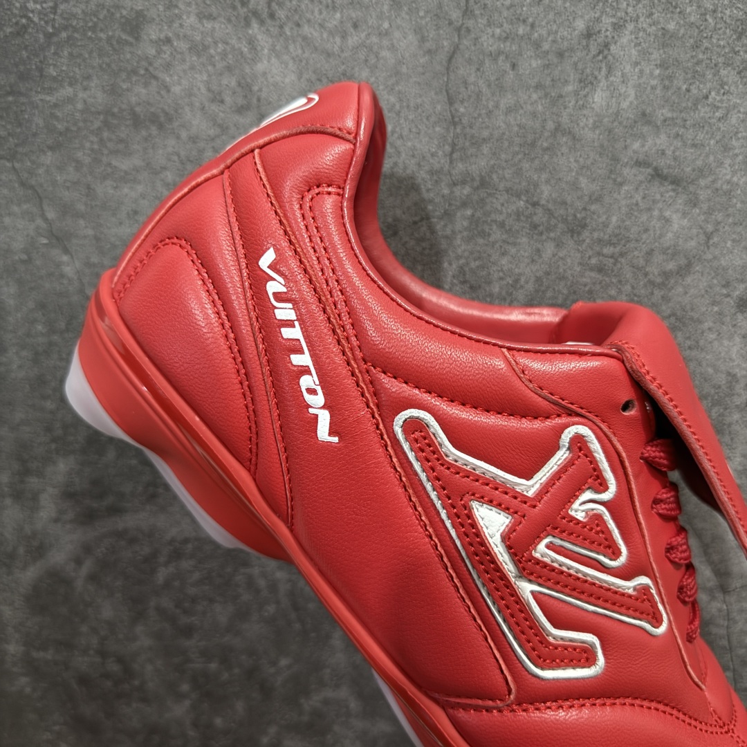 图片[7]-【X1礼盒版】Louis Vuitton 2025 LV Footprint 情侣同款球鞋 市面最新版本 佛山高端品质 第一时间订入zp开发每个拼色的材质都是原版独家定制,与正品一致 做到对版对色大底开模高弹力环保发泡底 模具费都高达几十万 原版头层皮鞋面 压花都是按正品一比一打造开发 不偷半点料 不掺半点假 细节原版一致 可对比 全包套原版包装配件 最新包装大礼盒!! 目前市面一梯队级别 市场太杂请注意混卖版本 可区别材料 版型 质感 包装配件 一切肉眼可见的细节 法国巴黎百年奢侈品牌LV路易威登Louis Vuitton 尺码： 39 40 41 42 43 44 45 46-选品中心