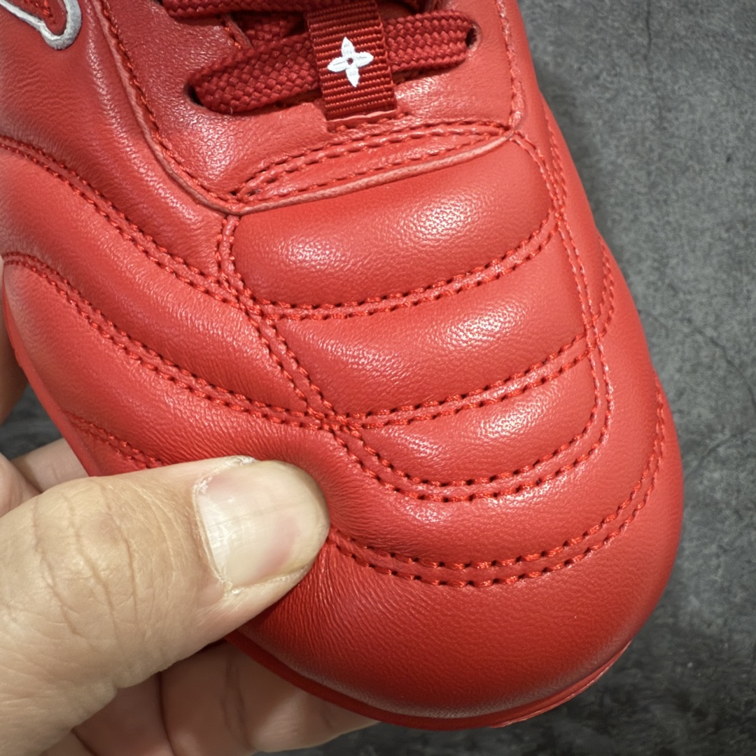 图片[5]-【X1礼盒版】Louis Vuitton 2025 LV Footprint 情侣同款球鞋 市面最新版本 佛山高端品质 第一时间订入zp开发每个拼色的材质都是原版独家定制,与正品一致 做到对版对色大底开模高弹力环保发泡底 模具费都高达几十万 原版头层皮鞋面 压花都是按正品一比一打造开发 不偷半点料 不掺半点假 细节原版一致 可对比 全包套原版包装配件 最新包装大礼盒!! 目前市面一梯队级别 市场太杂请注意混卖版本 可区别材料 版型 质感 包装配件 一切肉眼可见的细节 法国巴黎百年奢侈品牌LV路易威登Louis Vuitton 尺码： 39 40 41 42 43 44 45 46-选品中心