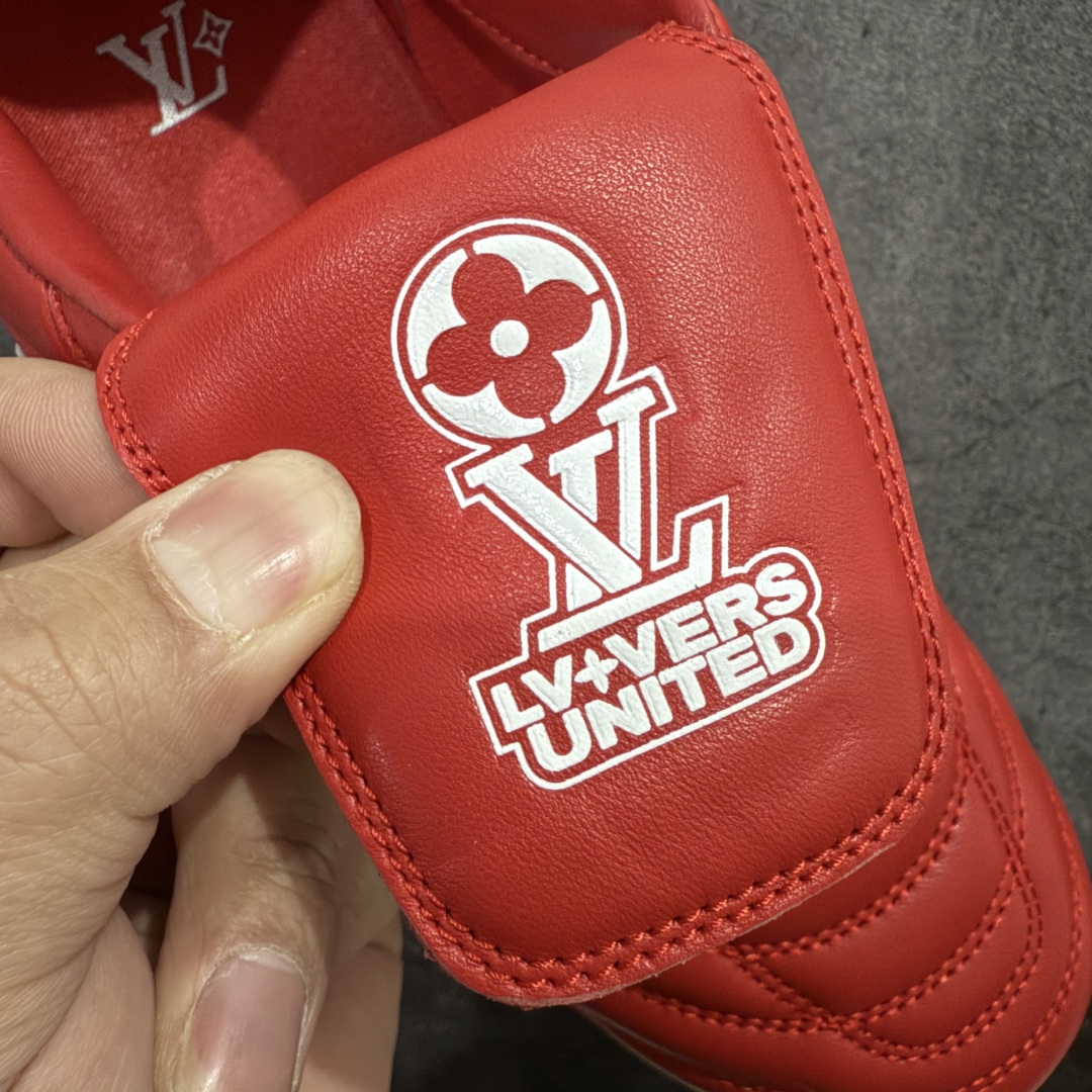 图片[6]-【X1礼盒版】Louis Vuitton 2025 LV Footprint 情侣同款球鞋 市面最新版本 佛山高端品质 第一时间订入zp开发每个拼色的材质都是原版独家定制,与正品一致 做到对版对色大底开模高弹力环保发泡底 模具费都高达几十万 原版头层皮鞋面 压花都是按正品一比一打造开发 不偷半点料 不掺半点假 细节原版一致 可对比 全包套原版包装配件 最新包装大礼盒!! 目前市面一梯队级别 市场太杂请注意混卖版本 可区别材料 版型 质感 包装配件 一切肉眼可见的细节 法国巴黎百年奢侈品牌LV路易威登Louis Vuitton 尺码： 39 40 41 42 43 44 45 46-选品中心