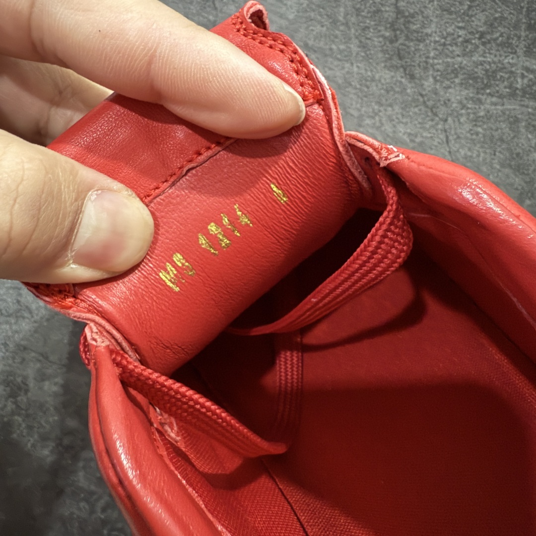 图片[8]-【X1礼盒版】Louis Vuitton 2025 LV Footprint 情侣同款球鞋 市面最新版本 佛山高端品质 第一时间订入zp开发每个拼色的材质都是原版独家定制,与正品一致 做到对版对色大底开模高弹力环保发泡底 模具费都高达几十万 原版头层皮鞋面 压花都是按正品一比一打造开发 不偷半点料 不掺半点假 细节原版一致 可对比 全包套原版包装配件 最新包装大礼盒!! 目前市面一梯队级别 市场太杂请注意混卖版本 可区别材料 版型 质感 包装配件 一切肉眼可见的细节 法国巴黎百年奢侈品牌LV路易威登Louis Vuitton 尺码： 39 40 41 42 43 44 45 46-选品中心