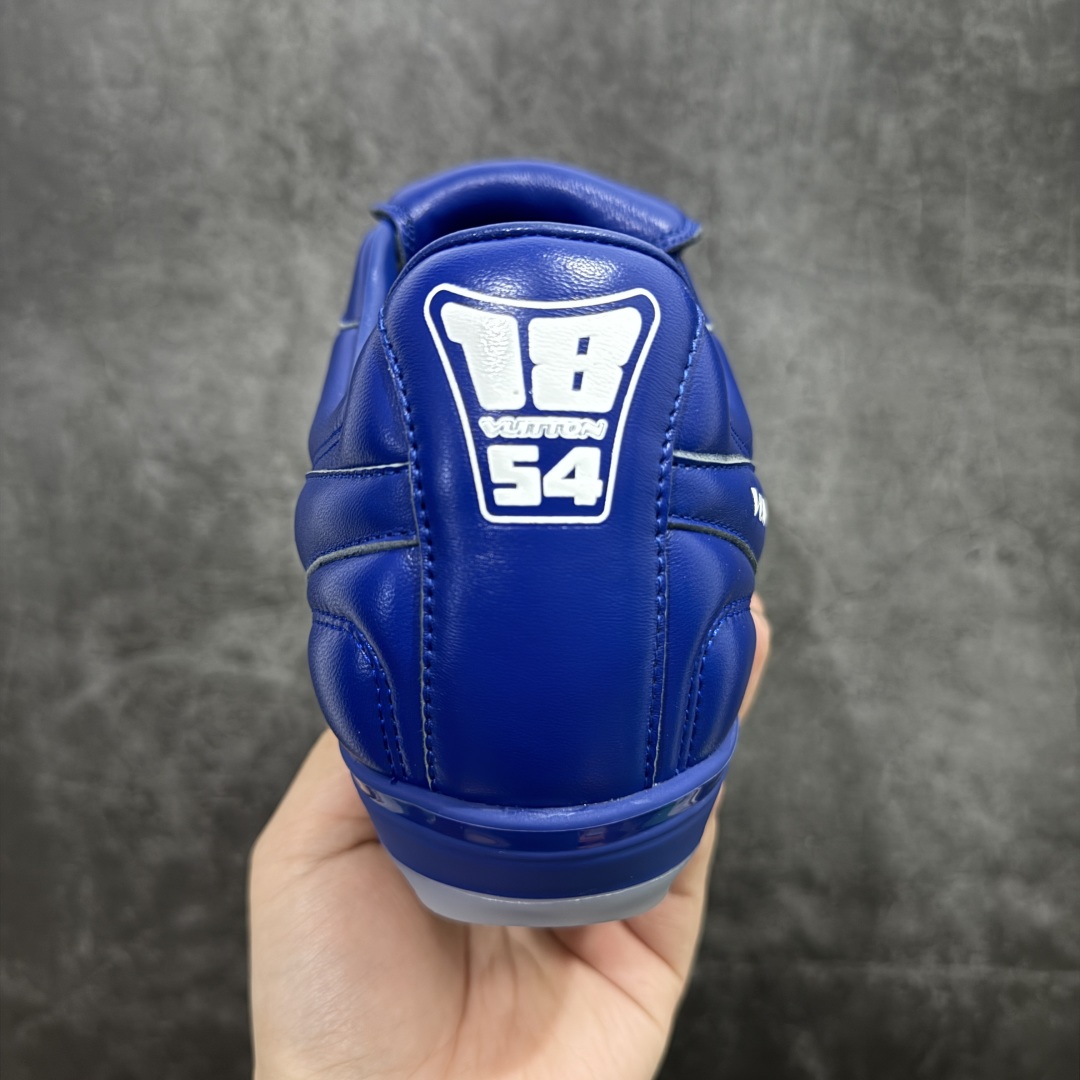 图片[4]-【X1礼盒版】Louis Vuitton 2025 LV Footprint 情侣同款球鞋 市面最新版本 佛山高端品质 第一时间订入zp开发每个拼色的材质都是原版独家定制,与正品一致 做到对版对色大底开模高弹力环保发泡底 模具费都高达几十万 原版头层皮鞋面 压花都是按正品一比一打造开发 不偷半点料 不掺半点假 细节原版一致 可对比 全包套原版包装配件 最新包装大礼盒!! 目前市面一梯队级别 市场太杂请注意混卖版本 可区别材料 版型 质感 包装配件 一切肉眼可见的细节 法国巴黎百年奢侈品牌LV路易威登Louis Vuitton 尺码： 39 40 41 42 43 44 45 46-选品中心