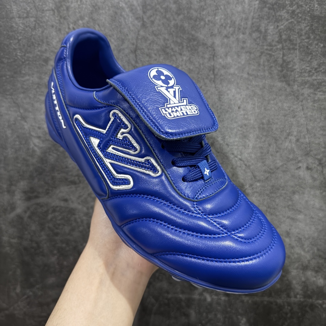 图片[3]-【X1礼盒版】Louis Vuitton 2025 LV Footprint 情侣同款球鞋 市面最新版本 佛山高端品质 第一时间订入zp开发每个拼色的材质都是原版独家定制,与正品一致 做到对版对色大底开模高弹力环保发泡底 模具费都高达几十万 原版头层皮鞋面 压花都是按正品一比一打造开发 不偷半点料 不掺半点假 细节原版一致 可对比 全包套原版包装配件 最新包装大礼盒!! 目前市面一梯队级别 市场太杂请注意混卖版本 可区别材料 版型 质感 包装配件 一切肉眼可见的细节 法国巴黎百年奢侈品牌LV路易威登Louis Vuitton 尺码： 39 40 41 42 43 44 45 46-选品中心