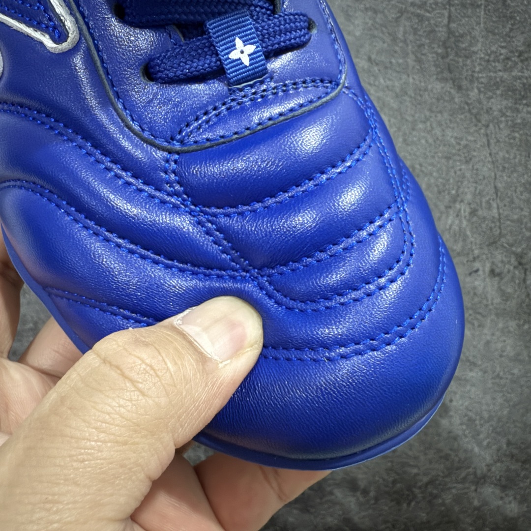 图片[5]-【X1礼盒版】Louis Vuitton 2025 LV Footprint 情侣同款球鞋 市面最新版本 佛山高端品质 第一时间订入zp开发每个拼色的材质都是原版独家定制,与正品一致 做到对版对色大底开模高弹力环保发泡底 模具费都高达几十万 原版头层皮鞋面 压花都是按正品一比一打造开发 不偷半点料 不掺半点假 细节原版一致 可对比 全包套原版包装配件 最新包装大礼盒!! 目前市面一梯队级别 市场太杂请注意混卖版本 可区别材料 版型 质感 包装配件 一切肉眼可见的细节 法国巴黎百年奢侈品牌LV路易威登Louis Vuitton 尺码： 39 40 41 42 43 44 45 46-选品中心