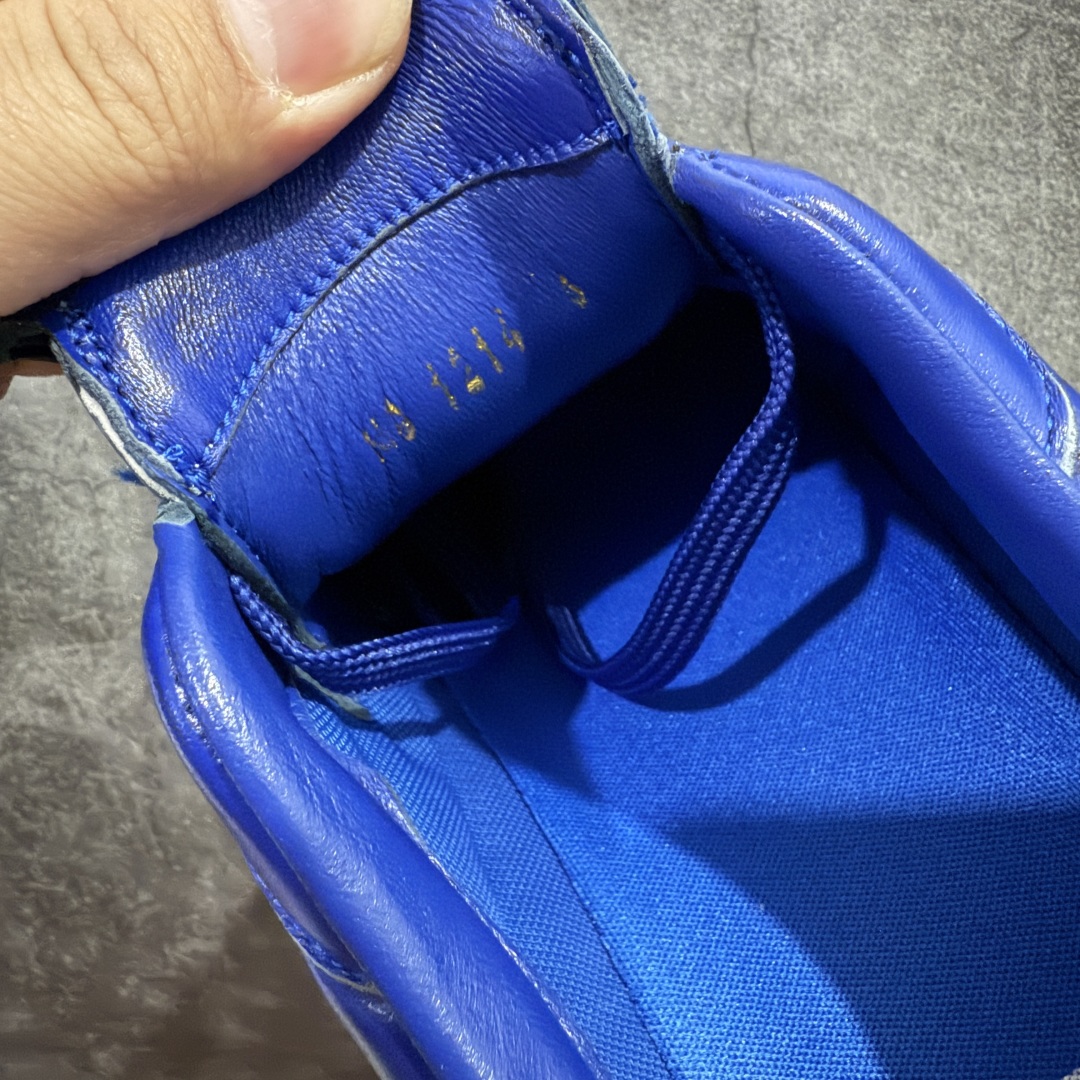 图片[8]-【X1礼盒版】Louis Vuitton 2025 LV Footprint 情侣同款球鞋 市面最新版本 佛山高端品质 第一时间订入zp开发每个拼色的材质都是原版独家定制,与正品一致 做到对版对色大底开模高弹力环保发泡底 模具费都高达几十万 原版头层皮鞋面 压花都是按正品一比一打造开发 不偷半点料 不掺半点假 细节原版一致 可对比 全包套原版包装配件 最新包装大礼盒!! 目前市面一梯队级别 市场太杂请注意混卖版本 可区别材料 版型 质感 包装配件 一切肉眼可见的细节 法国巴黎百年奢侈品牌LV路易威登Louis Vuitton 尺码： 39 40 41 42 43 44 45 46-选品中心