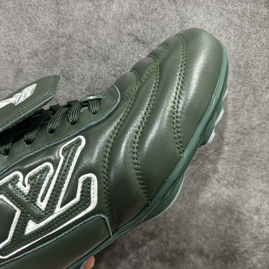 图片[6]-【X1礼盒版】Louis Vuitton 2025 LV Footprint 情侣同款球鞋 市面最新版本 佛山高端品质 第一时间订入zp开发每个拼色的材质都是原版独家定制,与正品一致 做到对版对色大底开模高弹力环保发泡底 模具费都高达几十万 原版头层皮鞋面 压花都是按正品一比一打造开发 不偷半点料 不掺半点假 细节原版一致 可对比 全包套原版包装配件 最新包装大礼盒!! 目前市面一梯队级别 市场太杂请注意混卖版本 可区别材料 版型 质感 包装配件 一切肉眼可见的细节 法国巴黎百年奢侈品牌LV路易威登Louis Vuitton 尺码： 39 40 41 42 43 44 45 46-选品中心