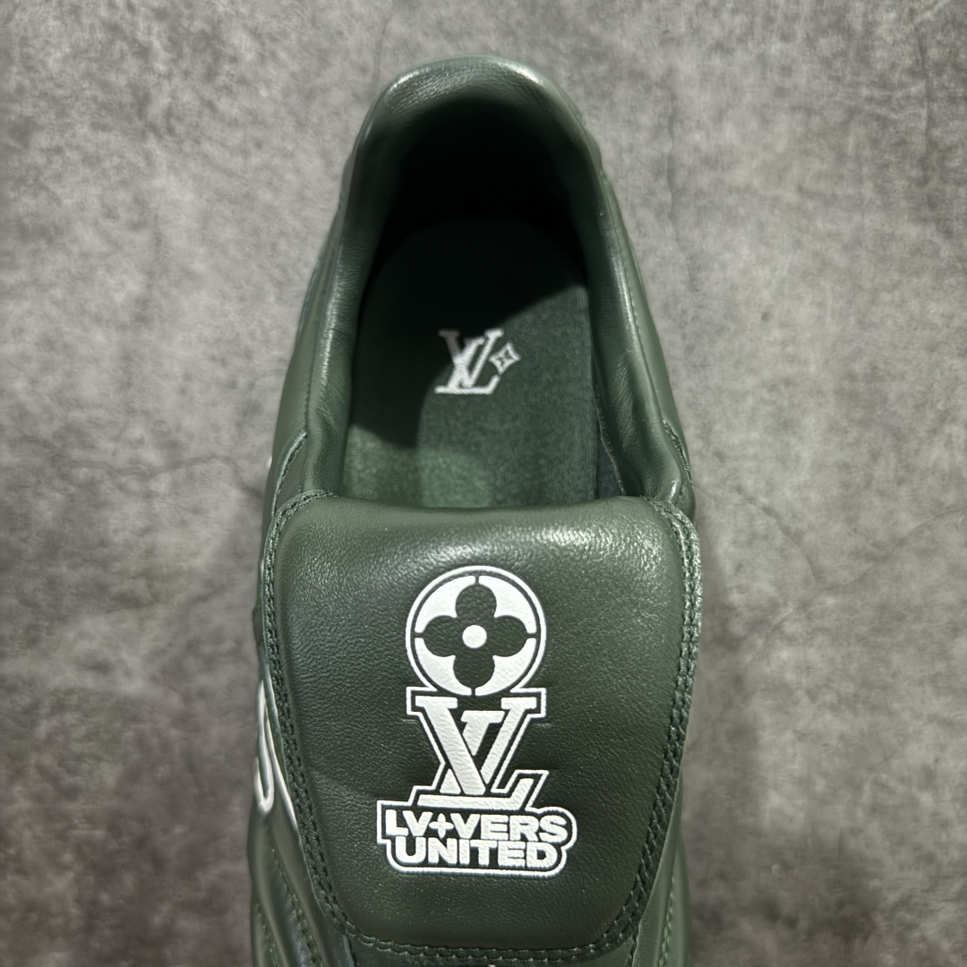 图片[8]-【X1礼盒版】Louis Vuitton 2025 LV Footprint 情侣同款球鞋 市面最新版本 佛山高端品质 第一时间订入zp开发每个拼色的材质都是原版独家定制,与正品一致 做到对版对色大底开模高弹力环保发泡底 模具费都高达几十万 原版头层皮鞋面 压花都是按正品一比一打造开发 不偷半点料 不掺半点假 细节原版一致 可对比 全包套原版包装配件 最新包装大礼盒!! 目前市面一梯队级别 市场太杂请注意混卖版本 可区别材料 版型 质感 包装配件 一切肉眼可见的细节 法国巴黎百年奢侈品牌LV路易威登Louis Vuitton 尺码： 39 40 41 42 43 44 45 46-选品中心