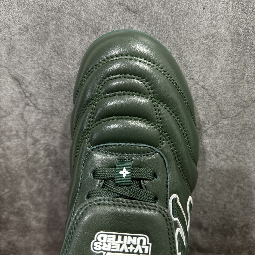 图片[5]-【X1礼盒版】Louis Vuitton 2025 LV Footprint 情侣同款球鞋 市面最新版本 佛山高端品质 第一时间订入zp开发每个拼色的材质都是原版独家定制,与正品一致 做到对版对色大底开模高弹力环保发泡底 模具费都高达几十万 原版头层皮鞋面 压花都是按正品一比一打造开发 不偷半点料 不掺半点假 细节原版一致 可对比 全包套原版包装配件 最新包装大礼盒!! 目前市面一梯队级别 市场太杂请注意混卖版本 可区别材料 版型 质感 包装配件 一切肉眼可见的细节 法国巴黎百年奢侈品牌LV路易威登Louis Vuitton 尺码： 39 40 41 42 43 44 45 46-选品中心