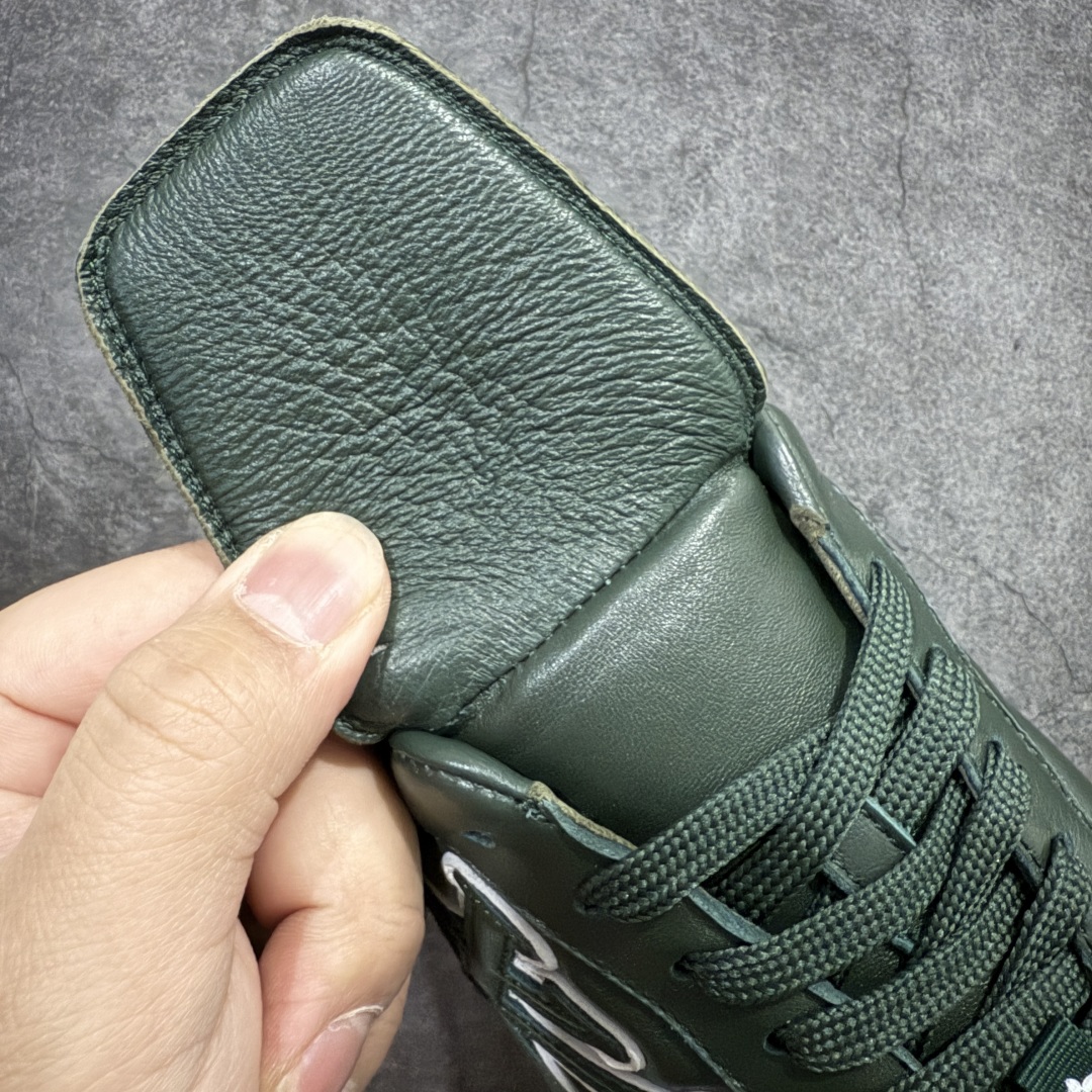 图片[7]-【X1礼盒版】Louis Vuitton 2025 LV Footprint 情侣同款球鞋 市面最新版本 佛山高端品质 第一时间订入zp开发每个拼色的材质都是原版独家定制,与正品一致 做到对版对色大底开模高弹力环保发泡底 模具费都高达几十万 原版头层皮鞋面 压花都是按正品一比一打造开发 不偷半点料 不掺半点假 细节原版一致 可对比 全包套原版包装配件 最新包装大礼盒!! 目前市面一梯队级别 市场太杂请注意混卖版本 可区别材料 版型 质感 包装配件 一切肉眼可见的细节 法国巴黎百年奢侈品牌LV路易威登Louis Vuitton 尺码： 39 40 41 42 43 44 45 46-选品中心