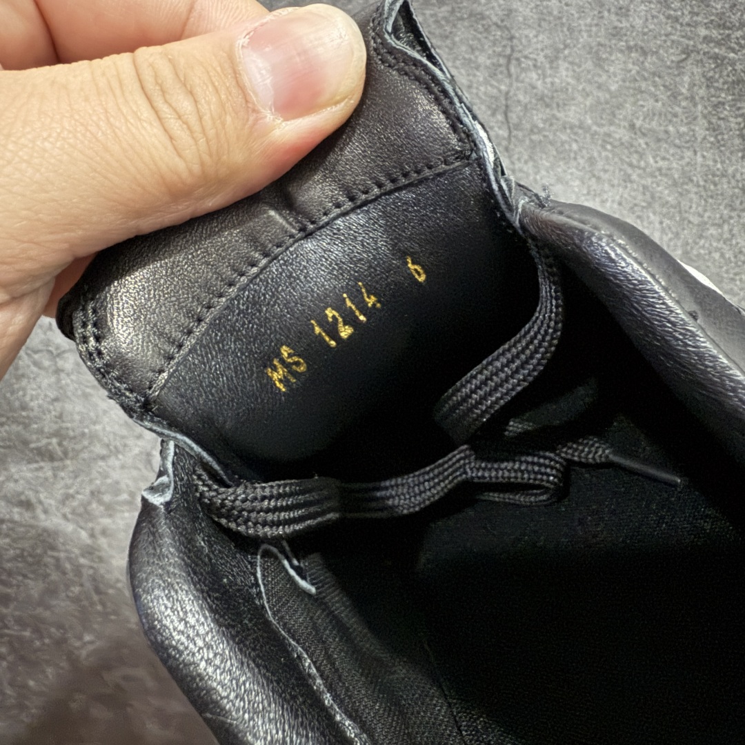 图片[8]-【X1礼盒版】Louis Vuitton 2025 LV Footprint 情侣同款球鞋 市面最新版本 佛山高端品质 第一时间订入zp开发每个拼色的材质都是原版独家定制,与正品一致 做到对版对色大底开模高弹力环保发泡底 模具费都高达几十万 原版头层皮鞋面 压花都是按正品一比一打造开发 不偷半点料 不掺半点假 细节原版一致 可对比 全包套原版包装配件 最新包装大礼盒!! 目前市面一梯队级别 市场太杂请注意混卖版本 可区别材料 版型 质感 包装配件 一切肉眼可见的细节 法国巴黎百年奢侈品牌LV路易威登Louis Vuitton 尺码： 39 40 41 42 43 44 45 46-选品中心