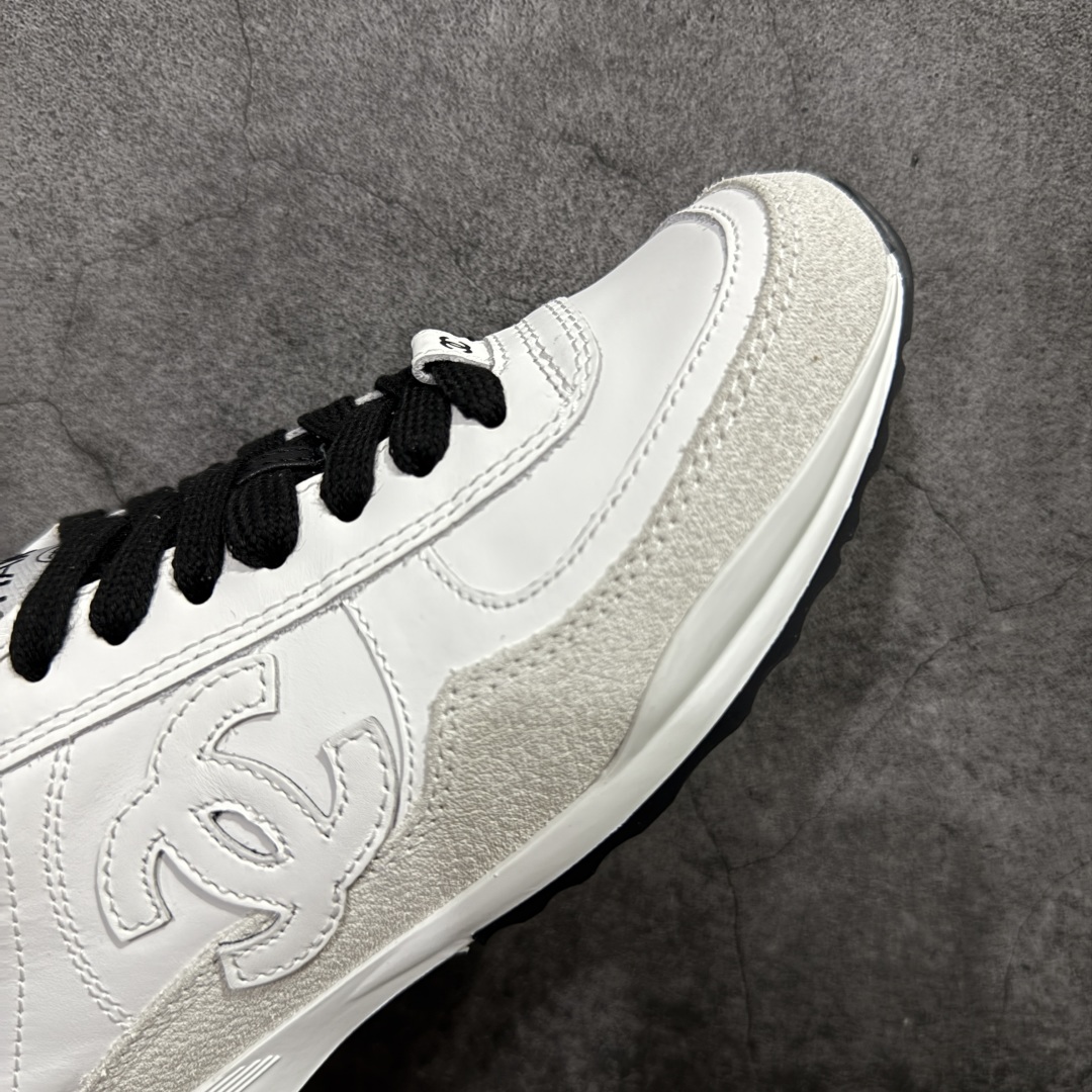 图片[6]-【纯原礼盒版】CHANEL 2025C新款早春度假款 采用最新礼盒包装 花纹礼盒包装👏 海外购入原版1-1复刻 【采用进口牛皮➕牛筋TPUD大底增高4CM】 一双舒适的鞋子能给自己减少脚下的劳累 新款Very 百搭 不管是日常穿搭 姐妹聚会 职场通勤 户外运动及各种场合都是可以轻松驾驭 显腿直、修饰脚型、舒服舒适不磨脚、透气性很好、夏天也可以穿、穿上气质拉满上班族也能轻松拥有 尺码： 35 36 37 38 39 40-选品中心