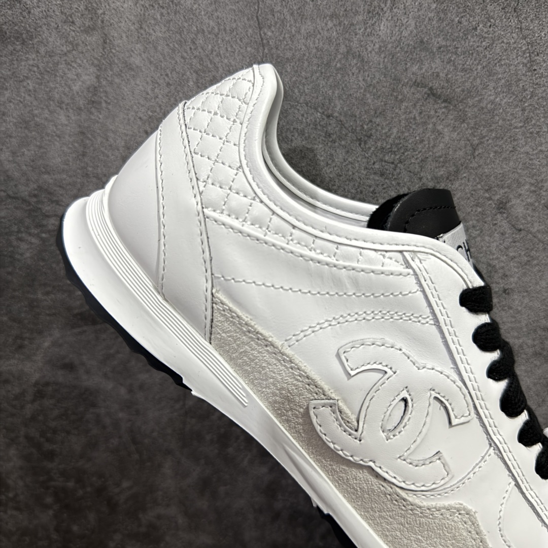 图片[7]-【纯原礼盒版】CHANEL 2025C新款早春度假款 采用最新礼盒包装 花纹礼盒包装👏 海外购入原版1-1复刻 【采用进口牛皮➕牛筋TPUD大底增高4CM】 一双舒适的鞋子能给自己减少脚下的劳累 新款Very 百搭 不管是日常穿搭 姐妹聚会 职场通勤 户外运动及各种场合都是可以轻松驾驭 显腿直、修饰脚型、舒服舒适不磨脚、透气性很好、夏天也可以穿、穿上气质拉满上班族也能轻松拥有 尺码： 35 36 37 38 39 40-选品中心