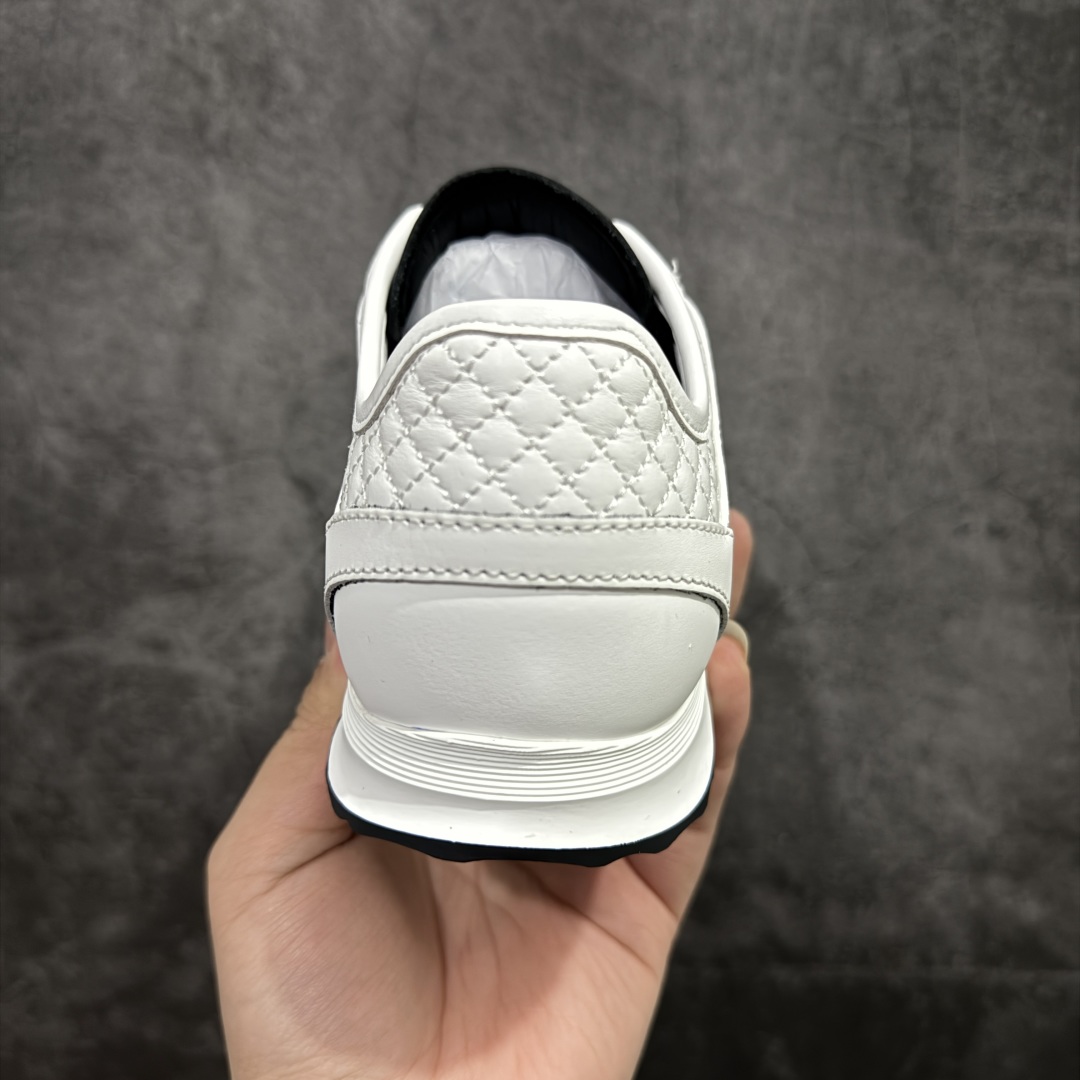 图片[4]-【纯原礼盒版】CHANEL 2025C新款早春度假款 采用最新礼盒包装 花纹礼盒包装👏 海外购入原版1-1复刻 【采用进口牛皮➕牛筋TPUD大底增高4CM】 一双舒适的鞋子能给自己减少脚下的劳累 新款Very 百搭 不管是日常穿搭 姐妹聚会 职场通勤 户外运动及各种场合都是可以轻松驾驭 显腿直、修饰脚型、舒服舒适不磨脚、透气性很好、夏天也可以穿、穿上气质拉满上班族也能轻松拥有 尺码： 35 36 37 38 39 40-选品中心