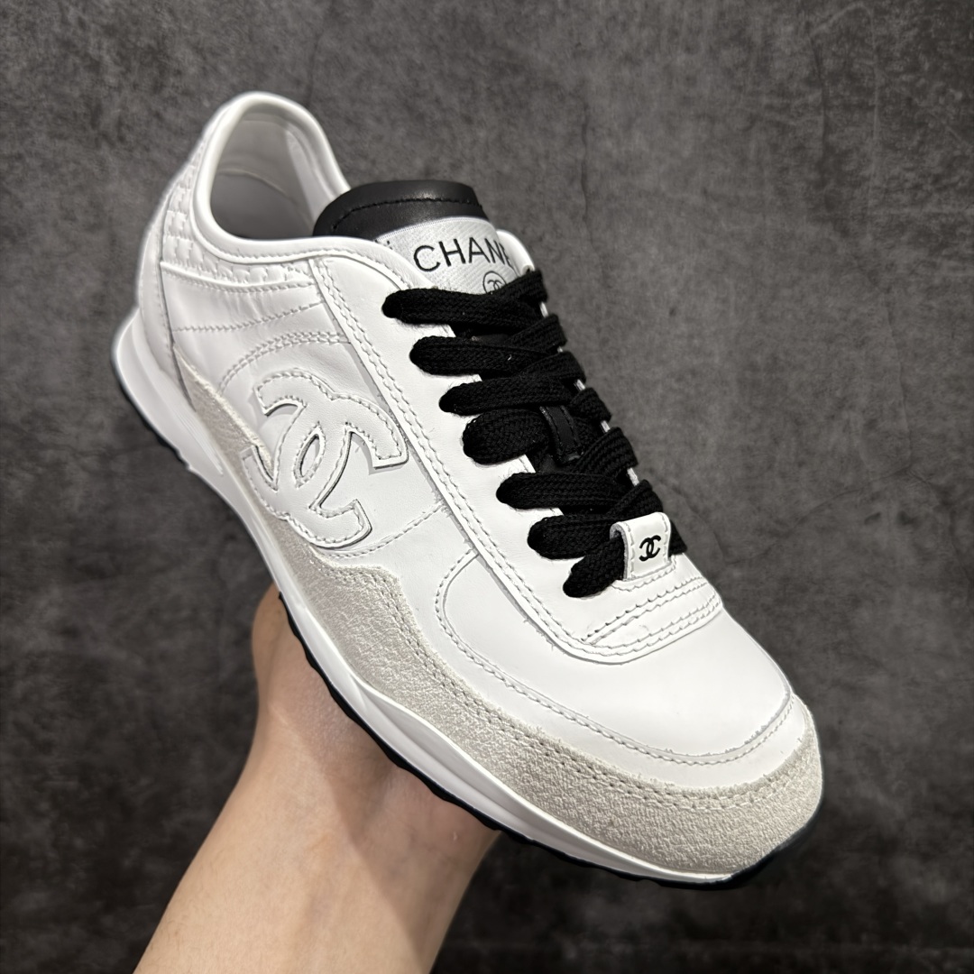 图片[3]-【纯原礼盒版】CHANEL 2025C新款早春度假款 采用最新礼盒包装 花纹礼盒包装👏 海外购入原版1-1复刻 【采用进口牛皮➕牛筋TPUD大底增高4CM】 一双舒适的鞋子能给自己减少脚下的劳累 新款Very 百搭 不管是日常穿搭 姐妹聚会 职场通勤 户外运动及各种场合都是可以轻松驾驭 显腿直、修饰脚型、舒服舒适不磨脚、透气性很好、夏天也可以穿、穿上气质拉满上班族也能轻松拥有 尺码： 35 36 37 38 39 40-选品中心