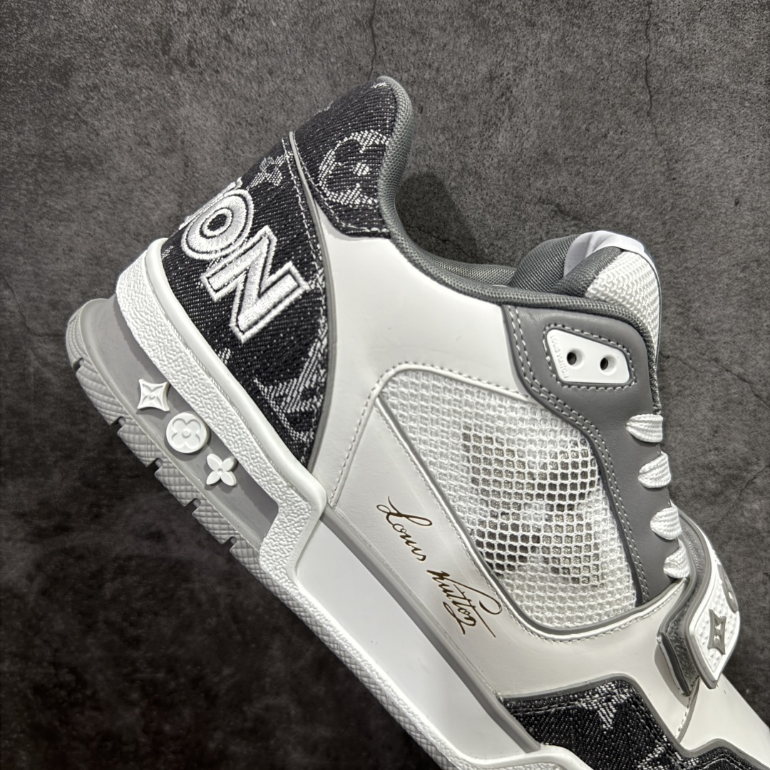 图片[7]-【莞产LG纯原版】 LV Trainer系列高奢运动鞋 新款芯片顶级 潮人必备单品 同步ZP官网空胶工艺 鞋舌、挂饰均镶嵌NFC芯片感应装置 正确胶片断点式设计 中底正确还原原版油印字母比例 1：1原楦格板、楦头、刀磨全新升级！ 独家订制顶级压纹麂皮 原版开模TPU大底 质感原版一致 垫脚聚米微料加透气英伦网布 披靡市场任何版本！细节完美呈现！ 代购指定版本 全新升级最新双盒包装 扫码秒进官网！ 全套包装配件同比原版 尺码： 35-45-选品中心