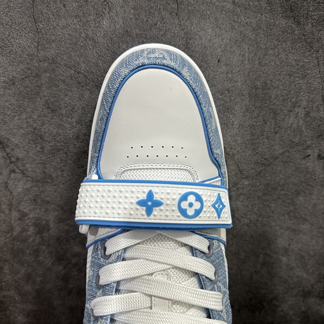 图片[5]-【莞产LG纯原版】 LV Trainer系列高奢运动鞋 新款芯片顶级 潮人必备单品 同步ZP官网空胶工艺 鞋舌、挂饰均镶嵌NFC芯片感应装置 正确胶片断点式设计 中底正确还原原版油印字母比例 1：1原楦格板、楦头、刀磨全新升级！ 独家订制顶级压纹麂皮 原版开模TPU大底 质感原版一致 垫脚聚米微料加透气英伦网布 披靡市场任何版本！细节完美呈现！ 代购指定版本 全新升级最新双盒包装 扫码秒进官网！ 全套包装配件同比原版 尺码： 35-45-选品中心