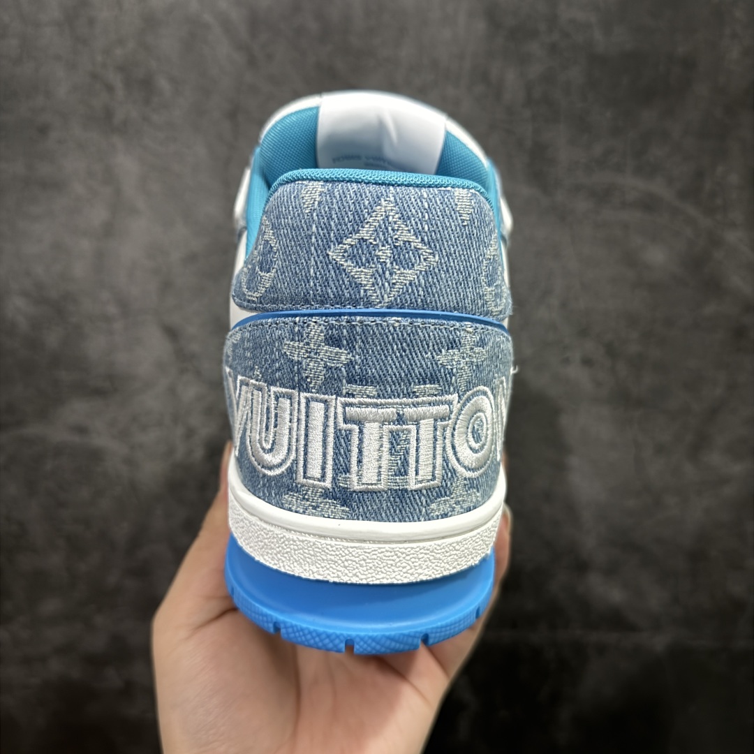 图片[4]-【莞产LG纯原版】 LV Trainer系列高奢运动鞋 新款芯片顶级 潮人必备单品 同步ZP官网空胶工艺 鞋舌、挂饰均镶嵌NFC芯片感应装置 正确胶片断点式设计 中底正确还原原版油印字母比例 1：1原楦格板、楦头、刀磨全新升级！ 独家订制顶级压纹麂皮 原版开模TPU大底 质感原版一致 垫脚聚米微料加透气英伦网布 披靡市场任何版本！细节完美呈现！ 代购指定版本 全新升级最新双盒包装 扫码秒进官网！ 全套包装配件同比原版 尺码： 35-45-选品中心