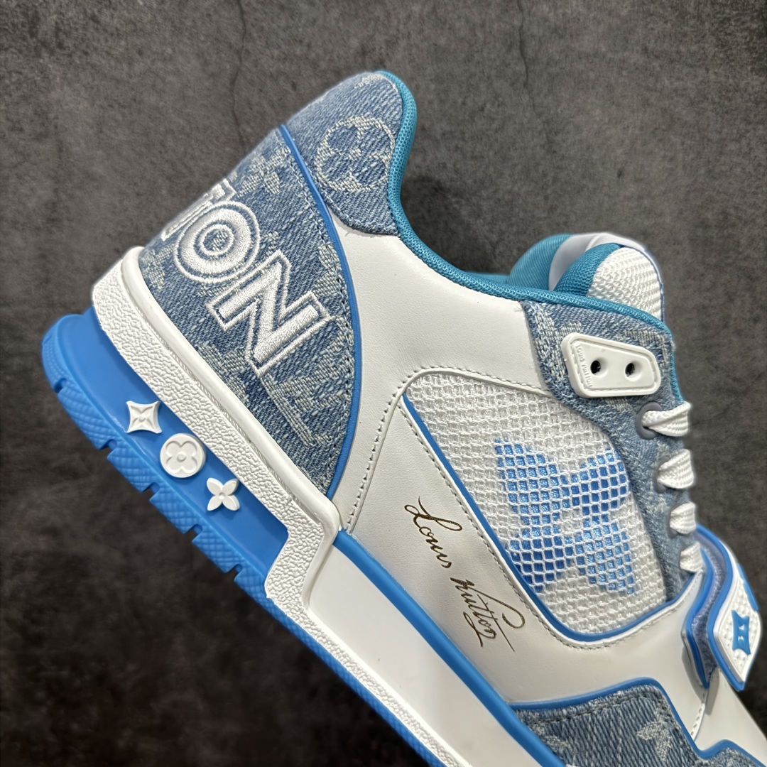 图片[7]-【莞产LG纯原版】 LV Trainer系列高奢运动鞋 新款芯片顶级 潮人必备单品 同步ZP官网空胶工艺 鞋舌、挂饰均镶嵌NFC芯片感应装置 正确胶片断点式设计 中底正确还原原版油印字母比例 1：1原楦格板、楦头、刀磨全新升级！ 独家订制顶级压纹麂皮 原版开模TPU大底 质感原版一致 垫脚聚米微料加透气英伦网布 披靡市场任何版本！细节完美呈现！ 代购指定版本 全新升级最新双盒包装 扫码秒进官网！ 全套包装配件同比原版 尺码： 35-45-选品中心