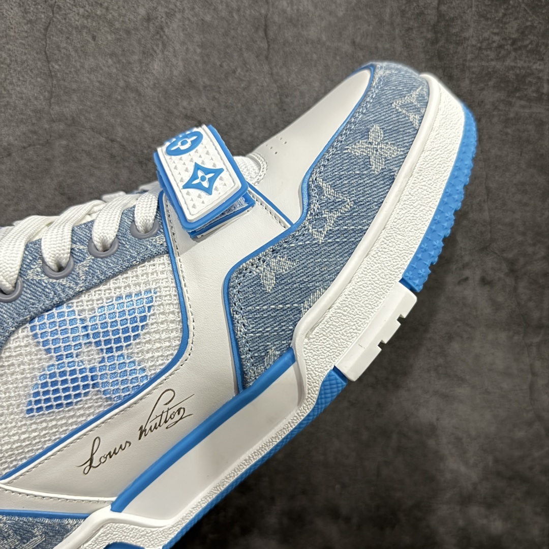 图片[6]-【莞产LG纯原版】 LV Trainer系列高奢运动鞋 新款芯片顶级 潮人必备单品 同步ZP官网空胶工艺 鞋舌、挂饰均镶嵌NFC芯片感应装置 正确胶片断点式设计 中底正确还原原版油印字母比例 1：1原楦格板、楦头、刀磨全新升级！ 独家订制顶级压纹麂皮 原版开模TPU大底 质感原版一致 垫脚聚米微料加透气英伦网布 披靡市场任何版本！细节完美呈现！ 代购指定版本 全新升级最新双盒包装 扫码秒进官网！ 全套包装配件同比原版 尺码： 35-45-选品中心