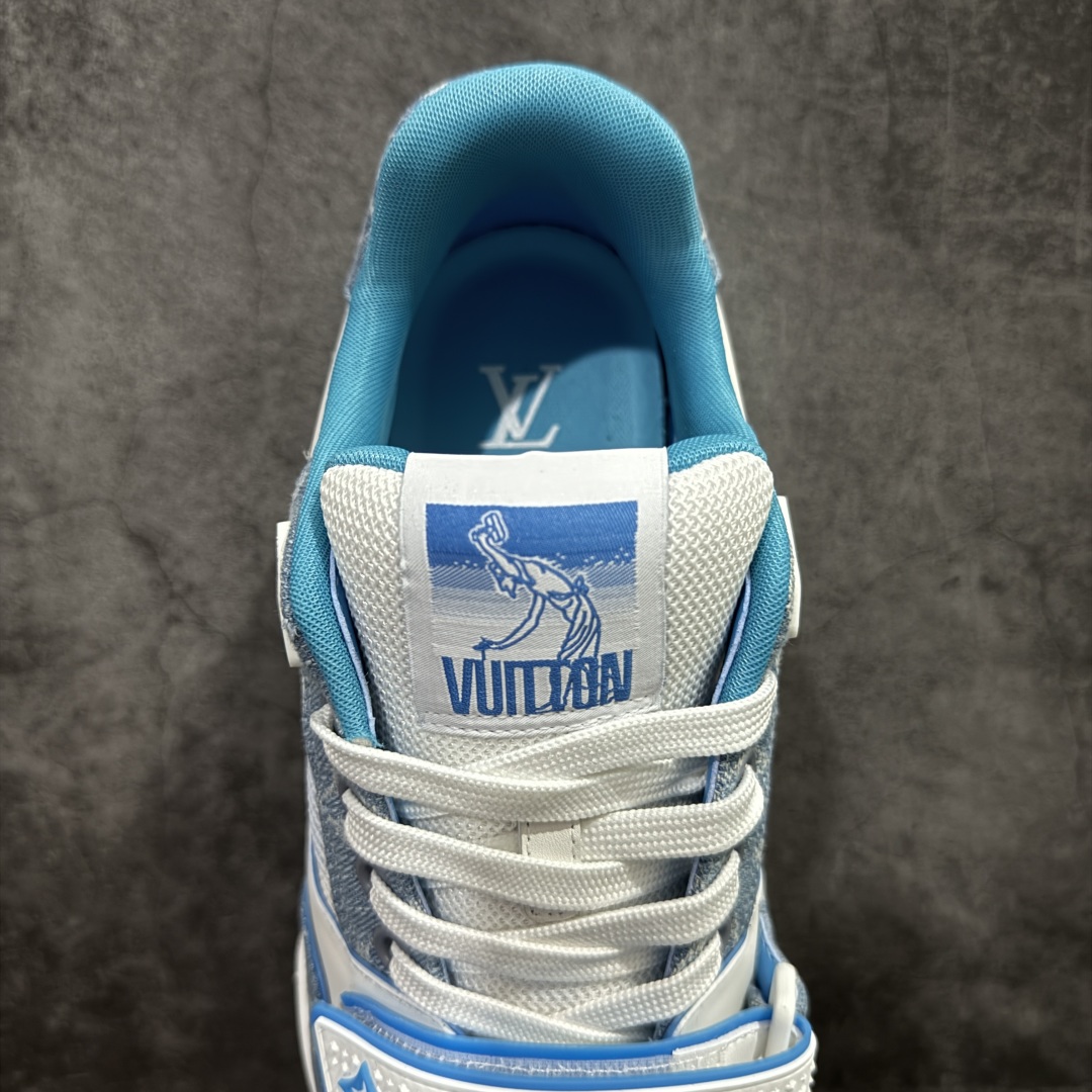 图片[8]-【莞产LG纯原版】 LV Trainer系列高奢运动鞋 新款芯片顶级 潮人必备单品 同步ZP官网空胶工艺 鞋舌、挂饰均镶嵌NFC芯片感应装置 正确胶片断点式设计 中底正确还原原版油印字母比例 1：1原楦格板、楦头、刀磨全新升级！ 独家订制顶级压纹麂皮 原版开模TPU大底 质感原版一致 垫脚聚米微料加透气英伦网布 披靡市场任何版本！细节完美呈现！ 代购指定版本 全新升级最新双盒包装 扫码秒进官网！ 全套包装配件同比原版 尺码： 35-45-选品中心