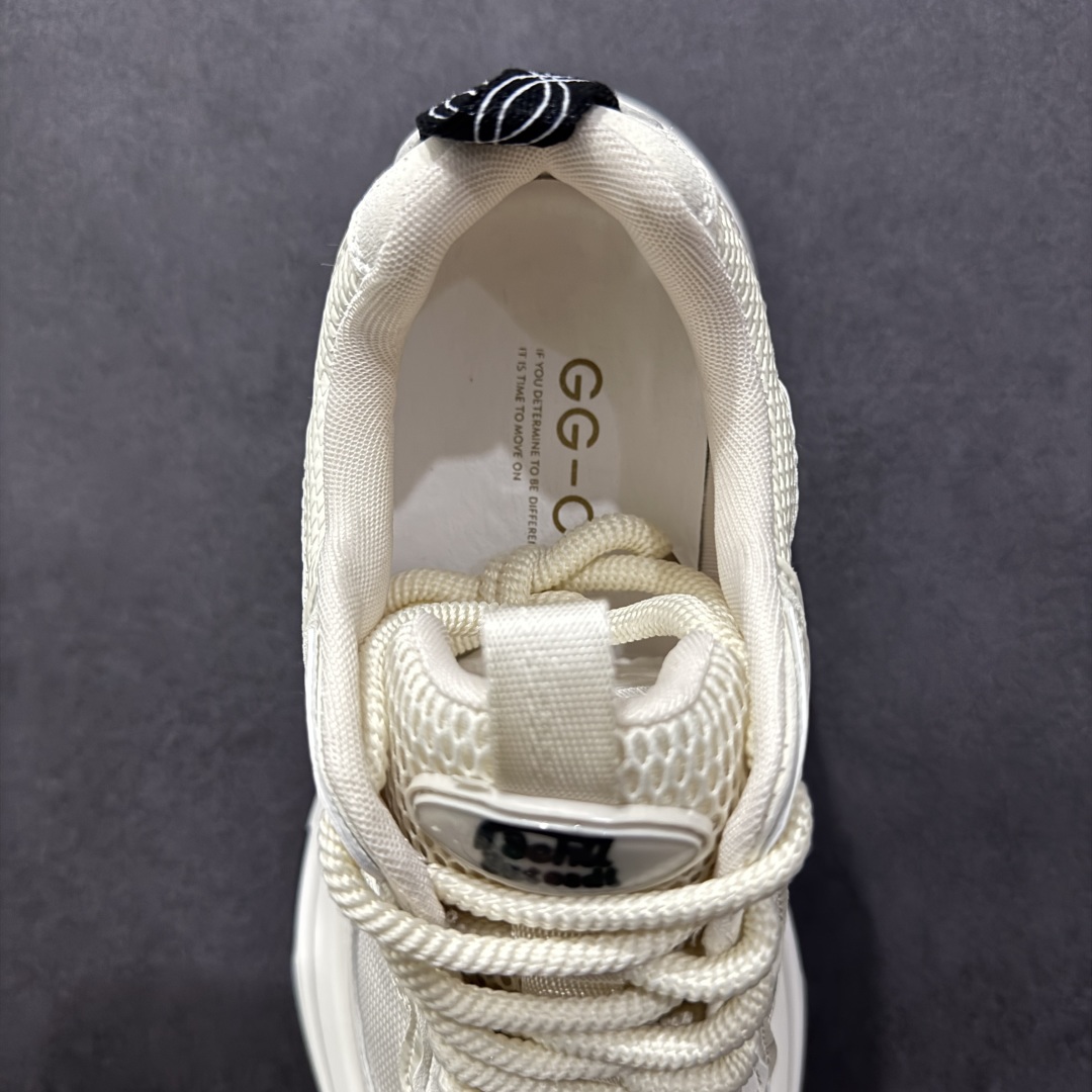 图片[7]-【公司级】新配色 广东大厂出品‼ GG-CC Chunky Low 克罗心十字架 2025 GGCC 低帮复古厚底增高老爹鞋 增高界的隐藏神器! 穿上它腿部线条直接拉满~ 鞋底做工软乎乎的，一点也不需要担心新鞋磨脚咯 搭配牛仔裤、裙子还是运动装都能轻松驾驭各种风格，它是真的百搭! 原版正确大底 高档银盒 5CM 增高厚底 大长腿既视感轻松拿捏 货号：G24X9255 尺码：35 36 37 38 39 40-选品中心