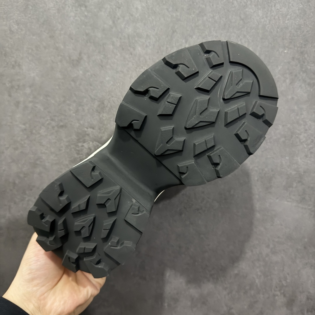 图片[9]-【公司级】新配色 广东大厂出品‼ GG-CC Chunky Low 克罗心十字架 2025 GGCC 低帮复古厚底增高老爹鞋 增高界的隐藏神器! 穿上它腿部线条直接拉满~ 鞋底做工软乎乎的，一点也不需要担心新鞋磨脚咯 搭配牛仔裤、裙子还是运动装都能轻松驾驭各种风格，它是真的百搭! 原版正确大底 高档银盒 5CM 增高厚底 大长腿既视感轻松拿捏 货号：G24X9255 尺码：35 36 37 38 39 40-选品中心