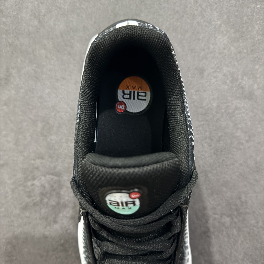 图片[7]-【纯原YH版】Nike Air Max Dn 舒适耐用 防滑耐磨 低帮 生活休闲鞋 今年 Air Max Day，搭载 “Dynamic Air”技术的 Nike Air Max Dn 首次亮相，四个分区圆形开窗气垫带来极高的辨识度。采用“Dynamic Air”技术加持，不仅具备着充满科技感的外观，更具备着优越的穿着质感。TPU 拱形稳定片为中足提供结构支撑，搭配后跟 TPU 贴片起到支撑跟腱的作用。注入式 Phylon 泡绵包裹 Air 气垫单元，适合街头行走的橡胶大底则包裹足跟部位，提供抓地力和耐穿性。 货号：FZ4044-001 尺码：36 37.5 38 39 40 41 42 43 44 45-选品中心