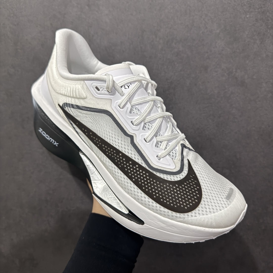 图片[3]-【公司级】NK ZoomX Invincible Run Flyknit 6 轻量跑鞋 飞织低帮休闲运动慢跑鞋 厚底增高 老爹鞋 此鞋专为短跑运动员而生 是为 5 至 10 公里距离的赛事和训练打造 整体设计采用流线型的轻质工程网眼材质构成鞋面 并与其他 Running 旗舰鞋款同样搭载全脚掌 ZoomX 缓冲中底 搭配 Pebax 物料与橡胶外底 ZoomX StreakFly 首发配色以Prototype呈现 其灵感是来自开发期间的磨损测试 透过编号的标记与内侧的预期跑步距离突出研发过程 货号： FN8454-100 尺码：36 36.5 37.5 38 38.5 39 40 40.5 41 42 42.5 43 44 45-选品中心