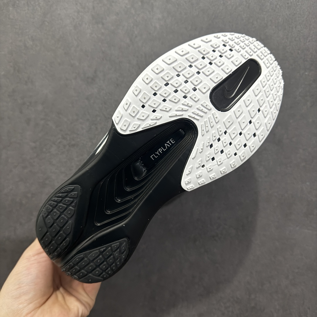 图片[9]-【公司级】NK ZoomX Invincible Run Flyknit 6 轻量跑鞋 飞织低帮休闲运动慢跑鞋 厚底增高 老爹鞋 此鞋专为短跑运动员而生 是为 5 至 10 公里距离的赛事和训练打造 整体设计采用流线型的轻质工程网眼材质构成鞋面 并与其他 Running 旗舰鞋款同样搭载全脚掌 ZoomX 缓冲中底 搭配 Pebax 物料与橡胶外底 ZoomX StreakFly 首发配色以Prototype呈现 其灵感是来自开发期间的磨损测试 透过编号的标记与内侧的预期跑步距离突出研发过程 货号： FN8454-100 尺码：36 36.5 37.5 38 38.5 39 40 40.5 41 42 42.5 43 44 45-选品中心
