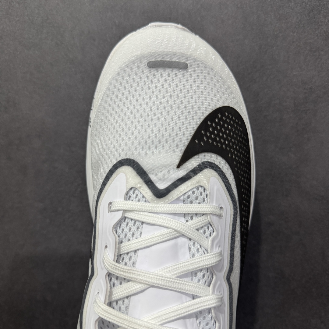 图片[8]-【公司级】NK ZoomX Invincible Run Flyknit 6 轻量跑鞋 飞织低帮休闲运动慢跑鞋 厚底增高 老爹鞋 此鞋专为短跑运动员而生 是为 5 至 10 公里距离的赛事和训练打造 整体设计采用流线型的轻质工程网眼材质构成鞋面 并与其他 Running 旗舰鞋款同样搭载全脚掌 ZoomX 缓冲中底 搭配 Pebax 物料与橡胶外底 ZoomX StreakFly 首发配色以Prototype呈现 其灵感是来自开发期间的磨损测试 透过编号的标记与内侧的预期跑步距离突出研发过程 货号： FN8454-100 尺码：36 36.5 37.5 38 38.5 39 40 40.5 41 42 42.5 43 44 45-选品中心